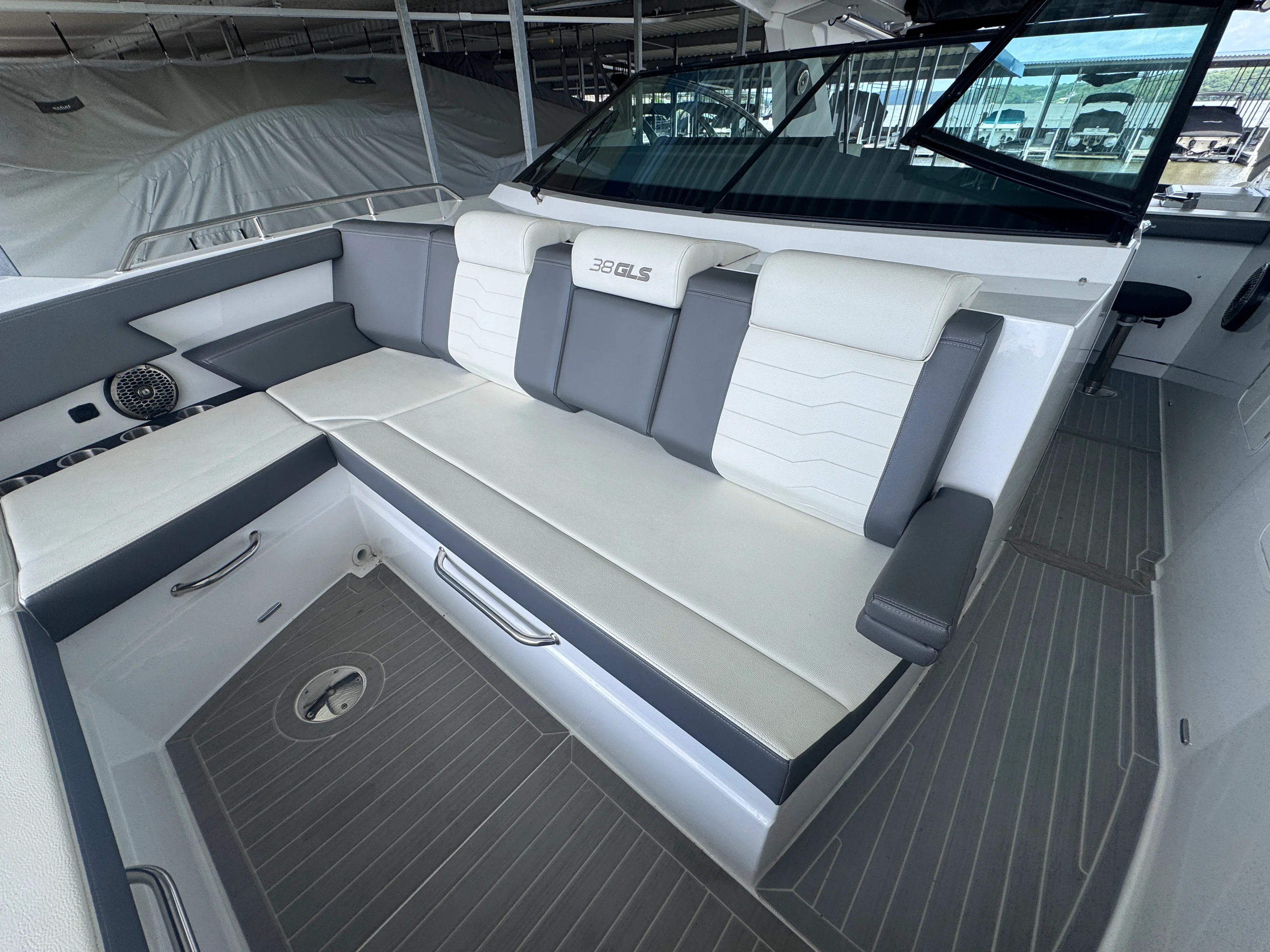 2023 Cruisers Yachts 38 GLS Image Thumbnail #20