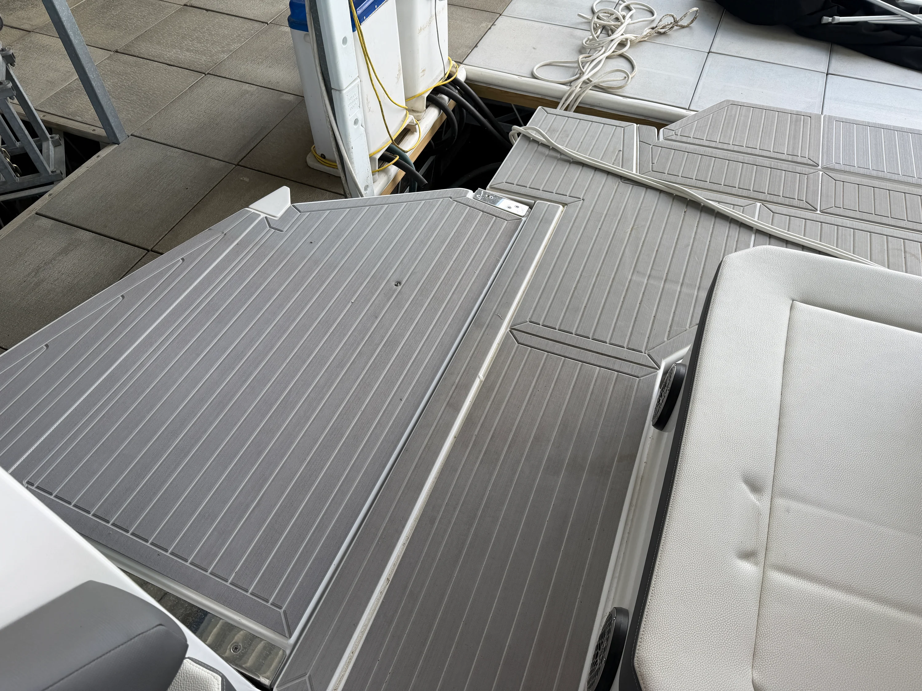 2023 Cruisers Yachts 38 GLS Image Thumbnail #6