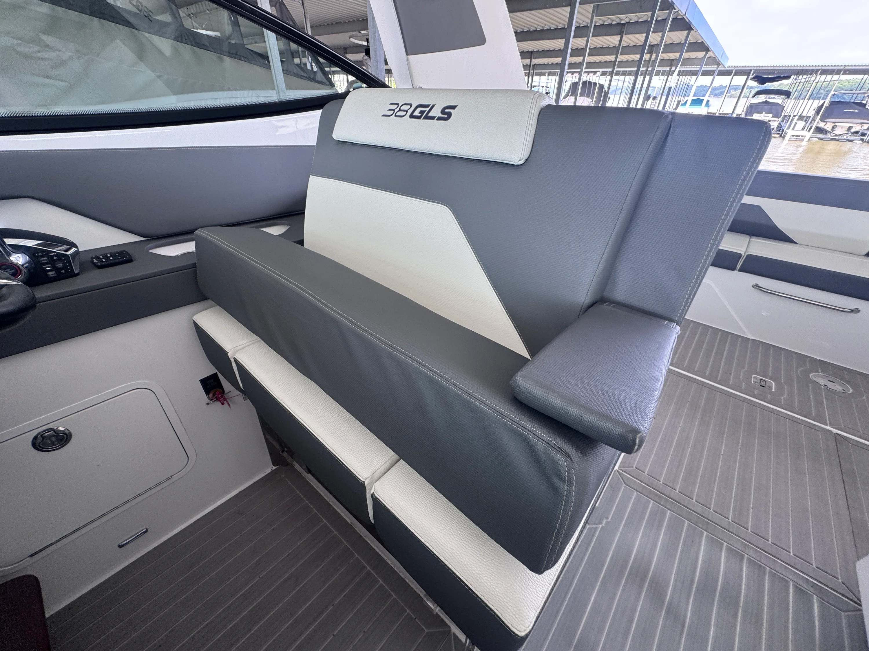 2023 Cruisers Yachts 38 GLS Image Thumbnail #17