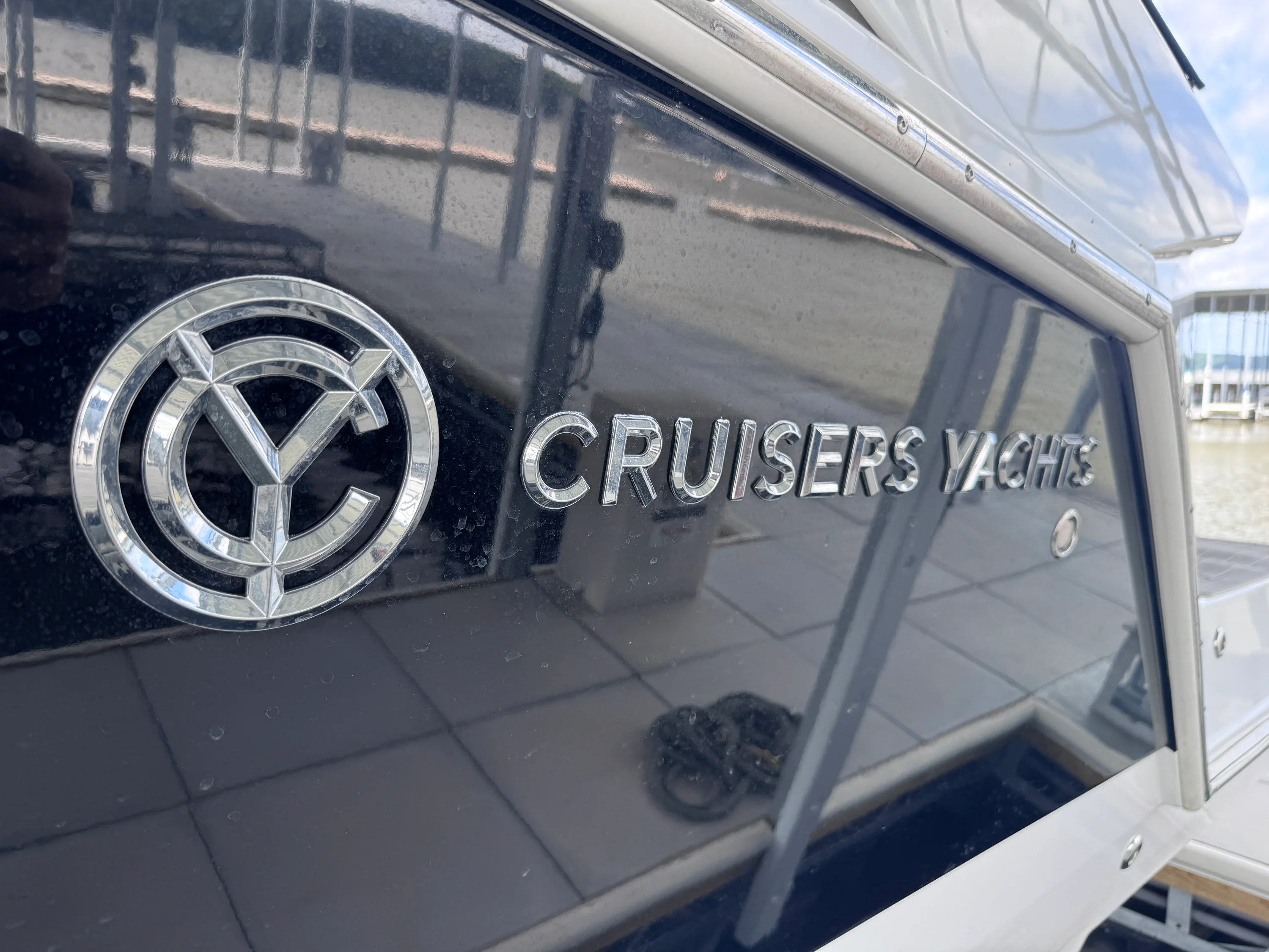 2023 Cruisers Yachts 38 GLS Image Thumbnail #2