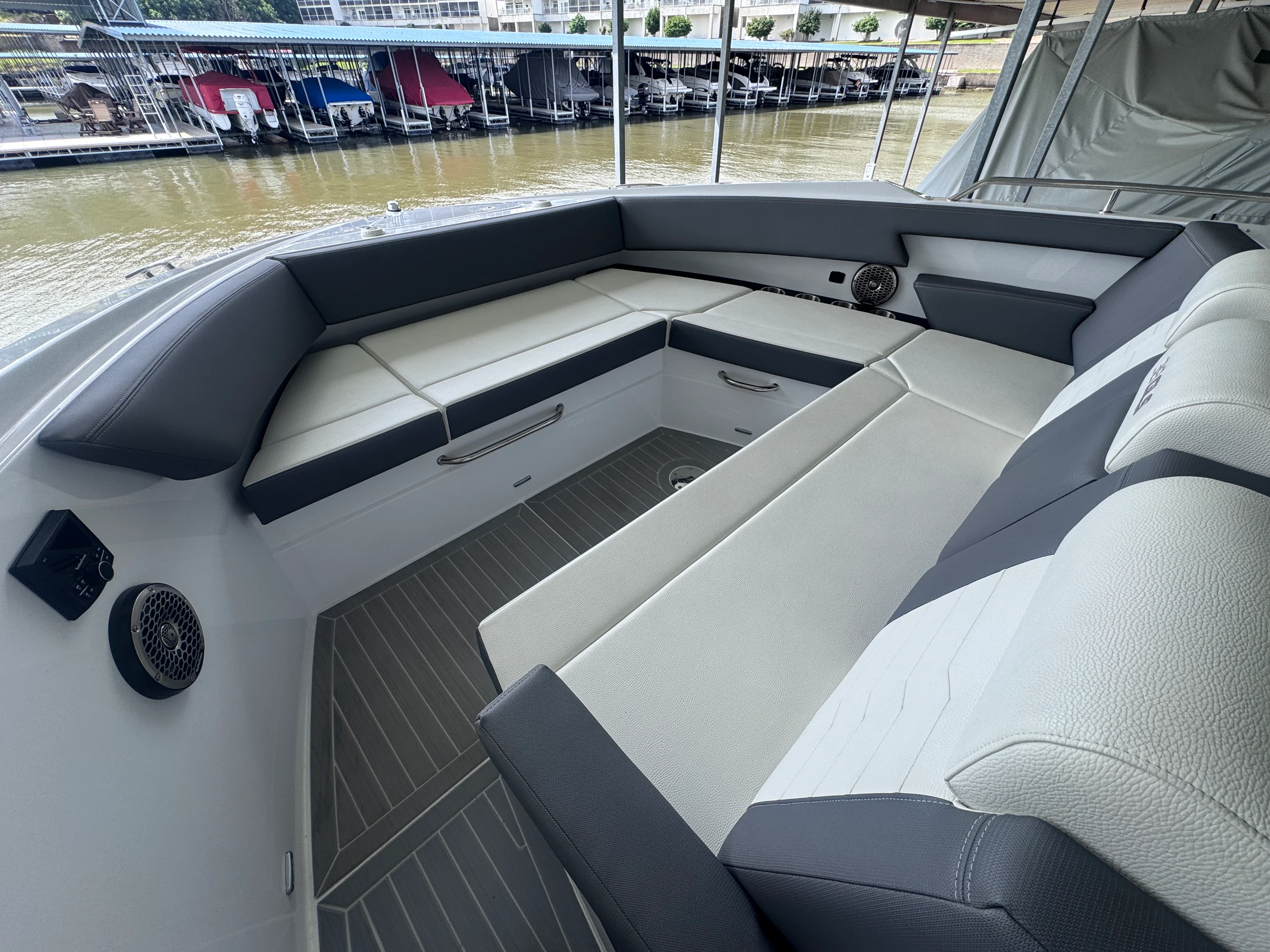 2023 Cruisers Yachts 38 GLS Image Thumbnail #22