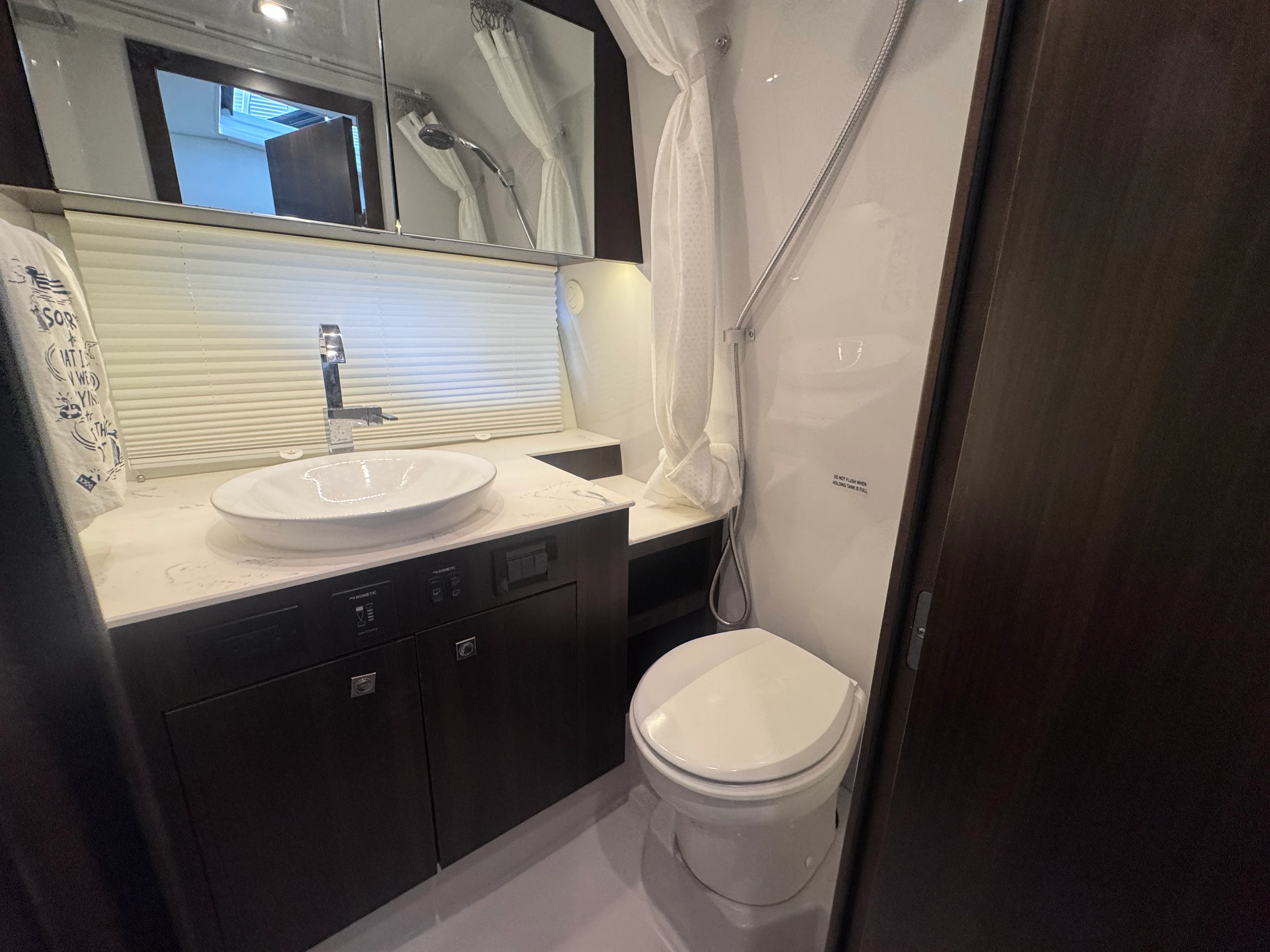 2023 Cruisers Yachts 38 GLS Image Thumbnail #29