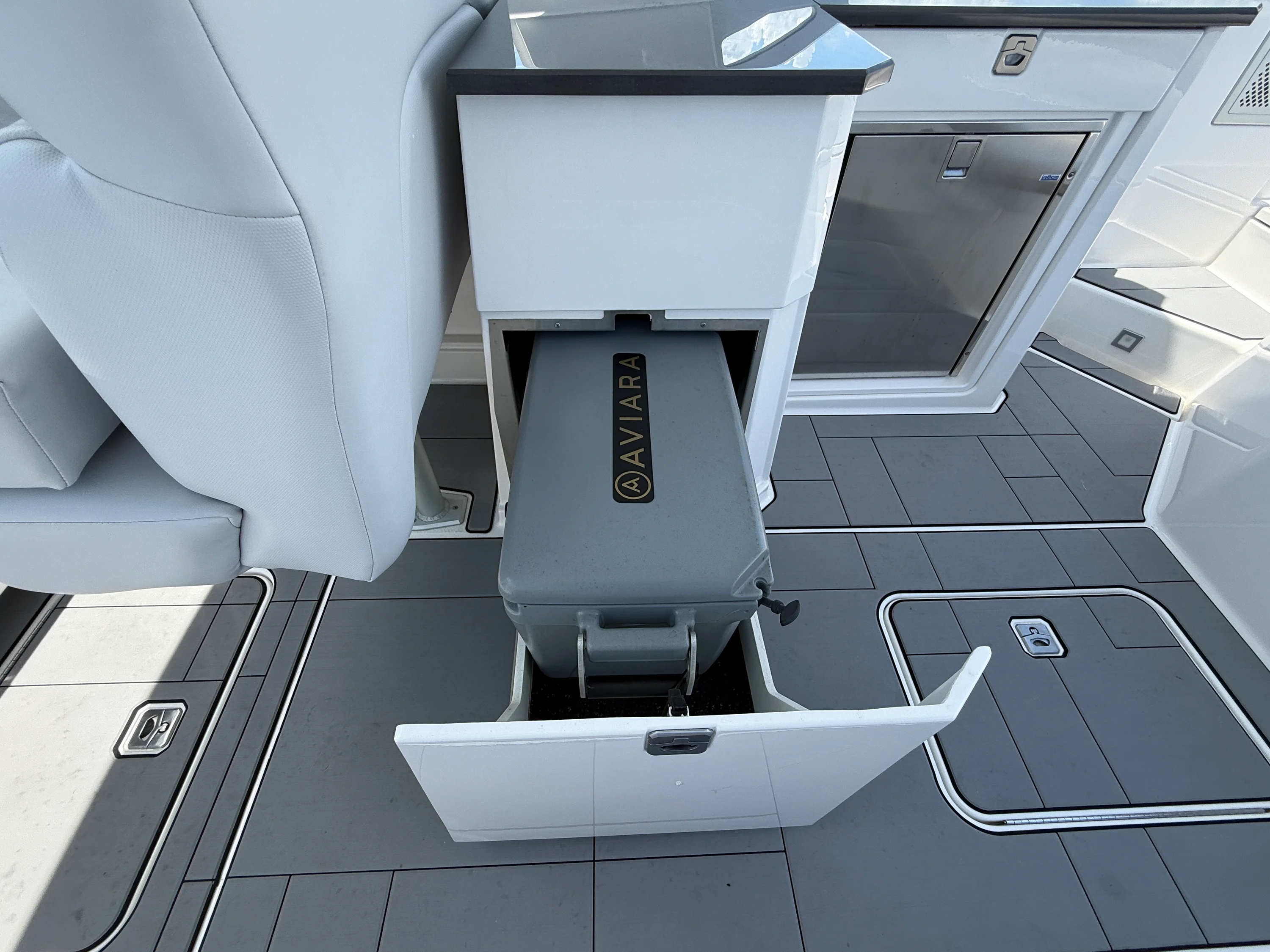2021 Aviara AV32 Outboard Image Thumbnail #14