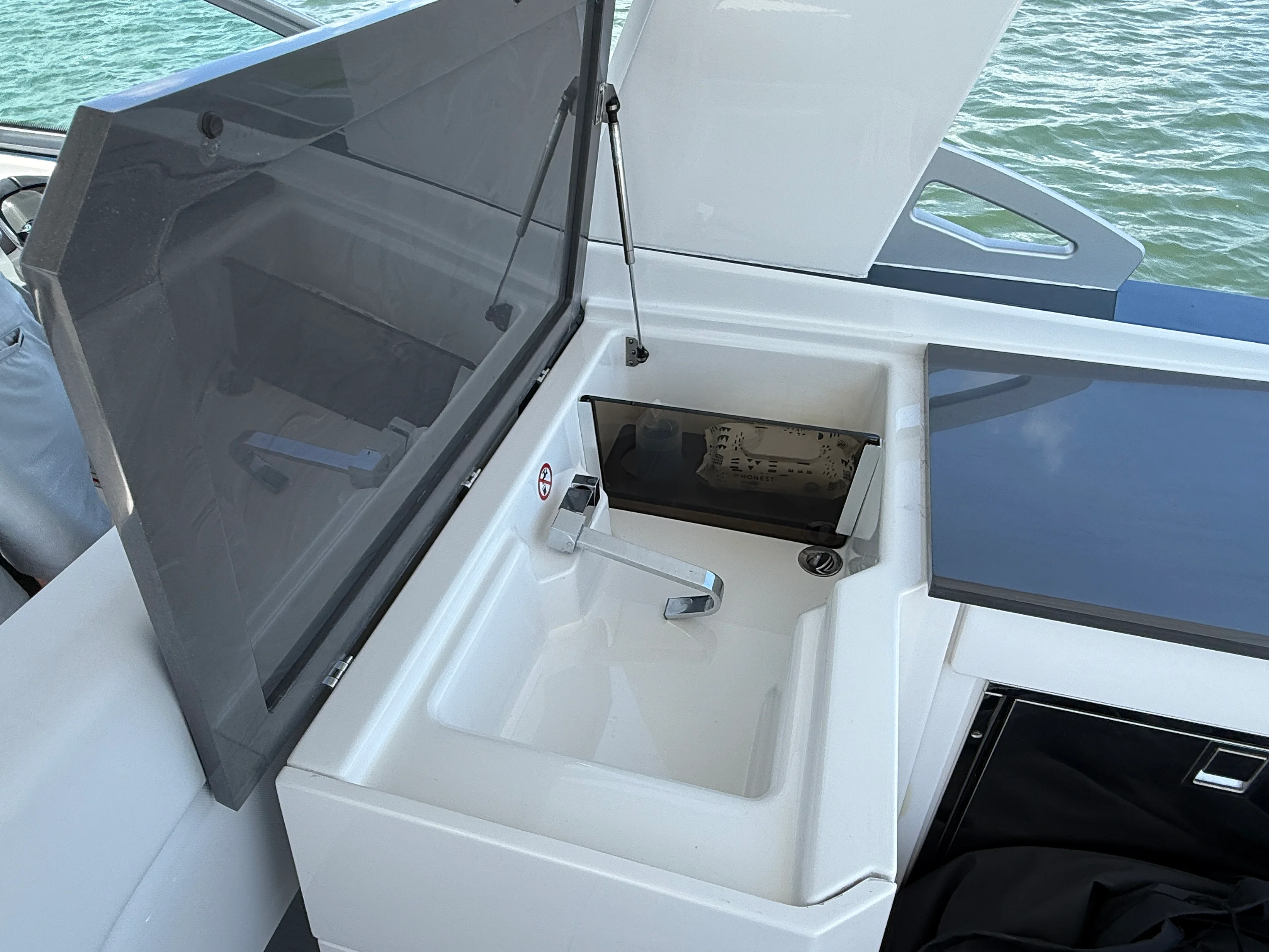 2021 Aviara AV32 Outboard Image Thumbnail #17