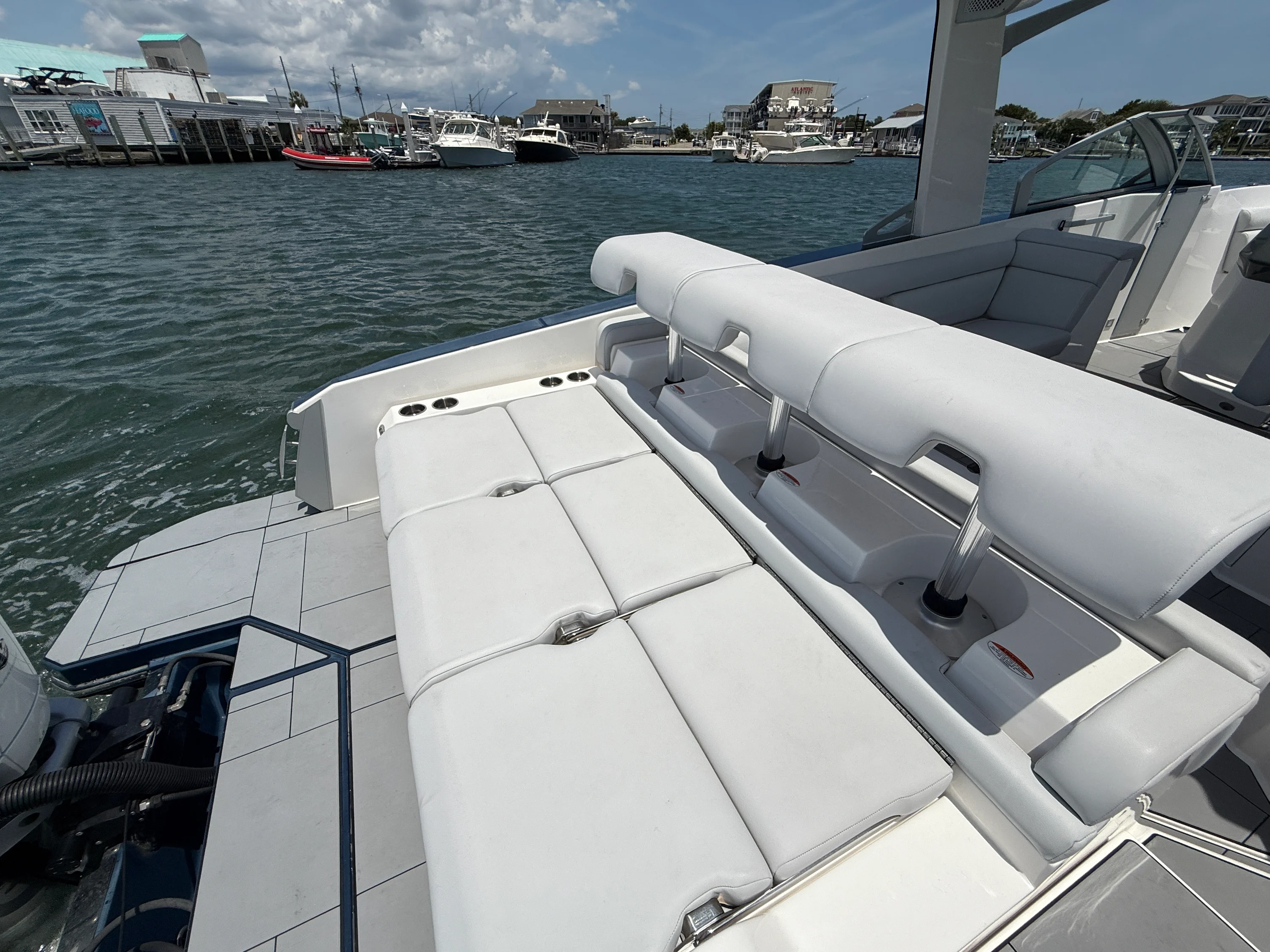 2021 Aviara AV32 Outboard Image Thumbnail #9