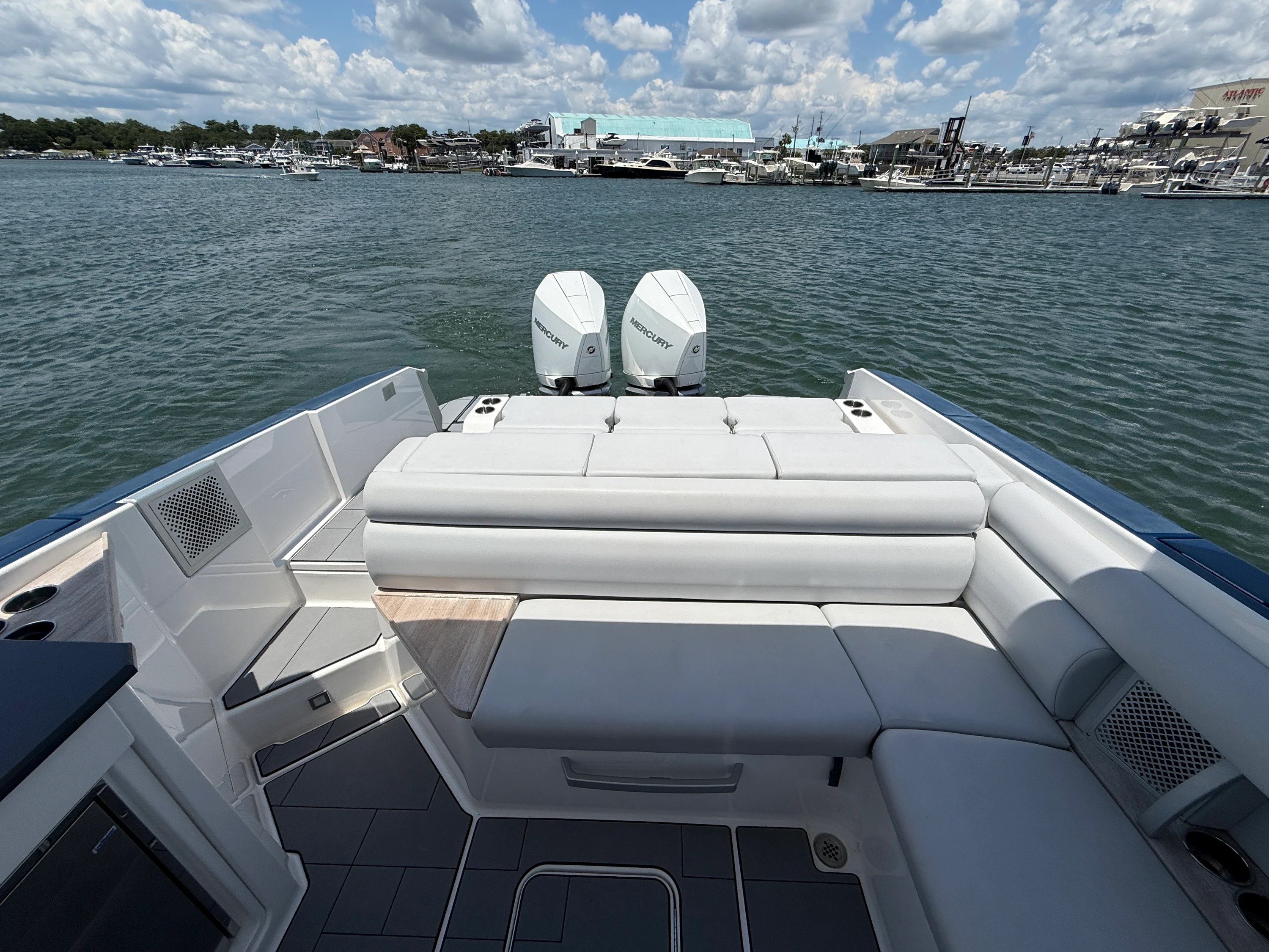 2021 Aviara AV32 Outboard Image Thumbnail #11