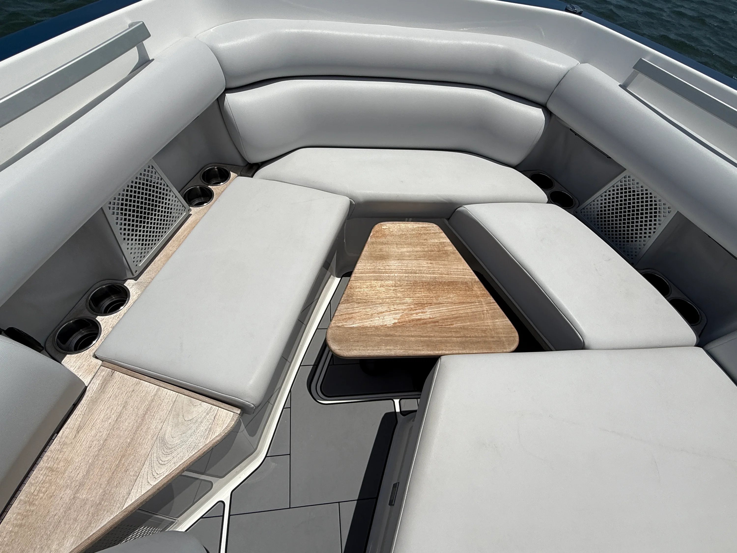 2021 Aviara AV32 Outboard Image Thumbnail #24
