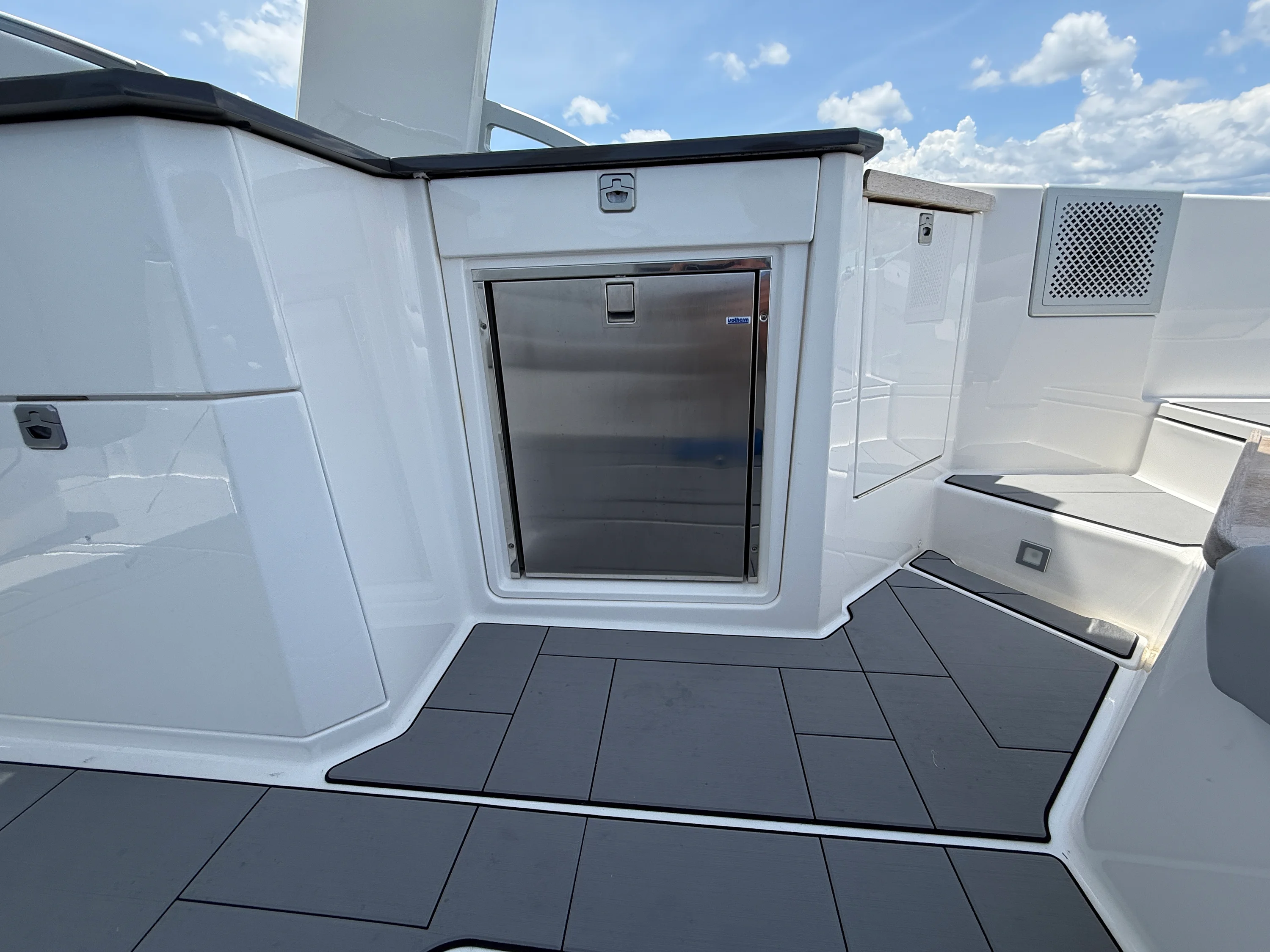 2021 Aviara AV32 Outboard Image Thumbnail #13