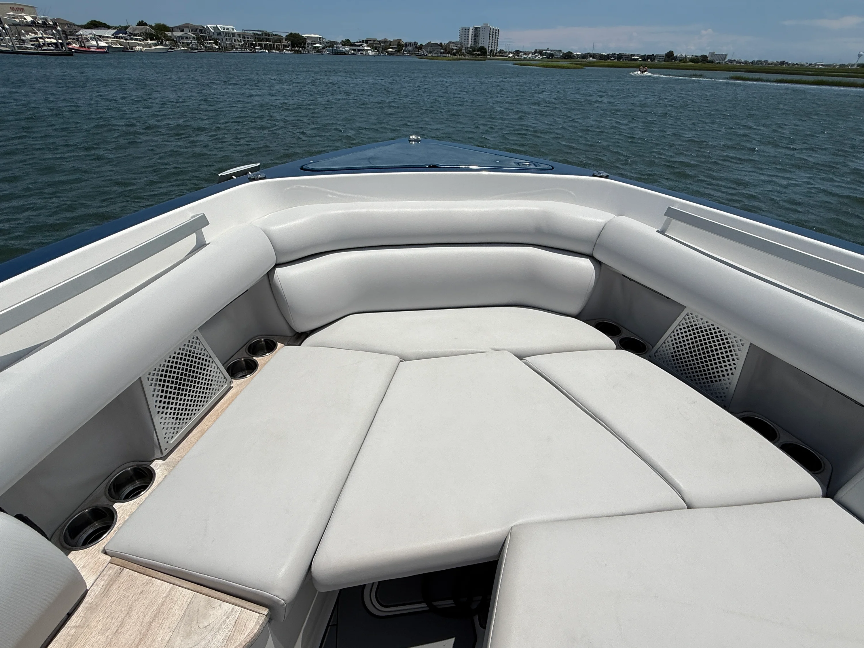 2021 Aviara AV32 Outboard Image Thumbnail #23