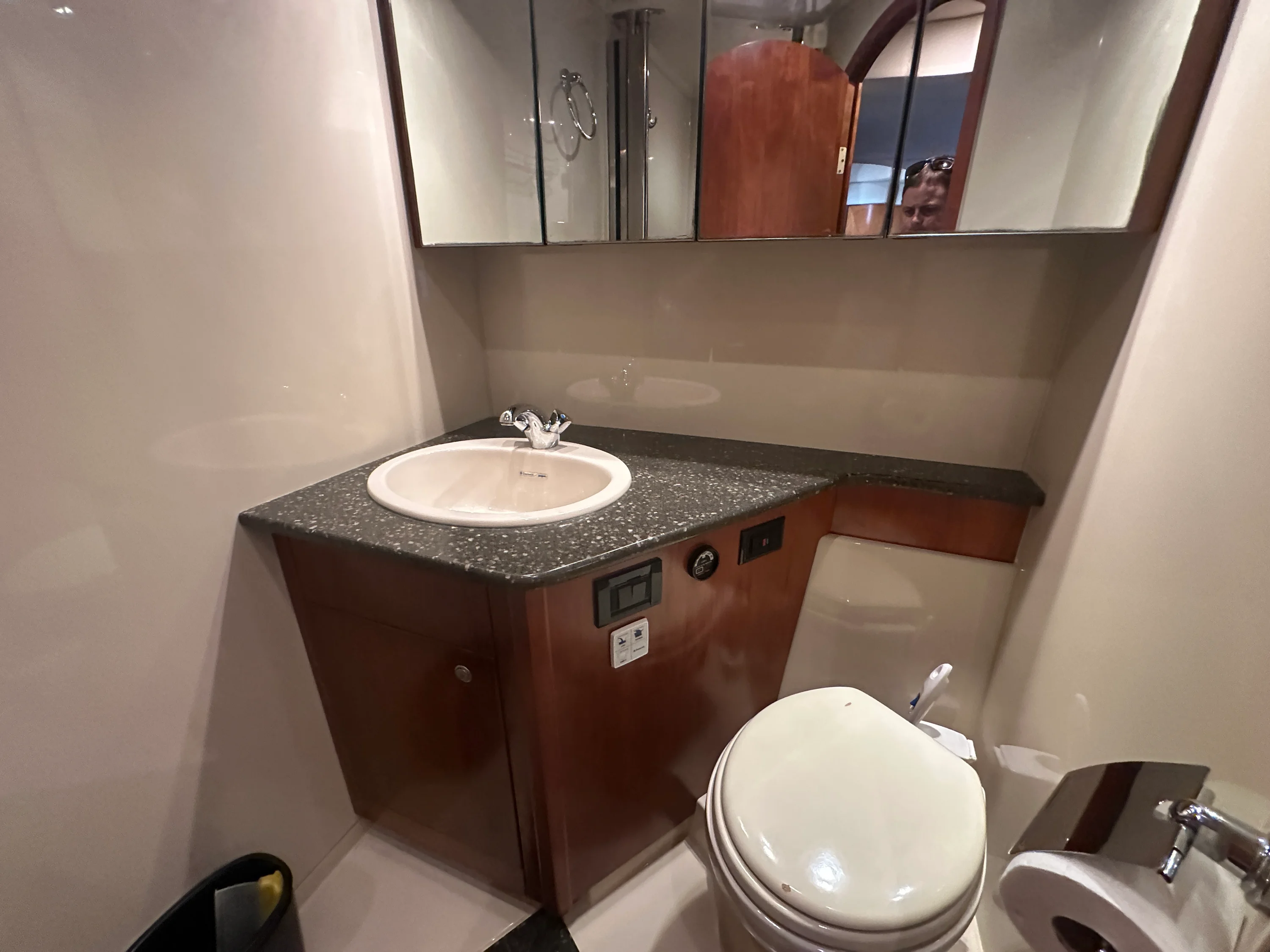 2007 Cruisers Yachts 520 EXPRESS Image Thumbnail #30