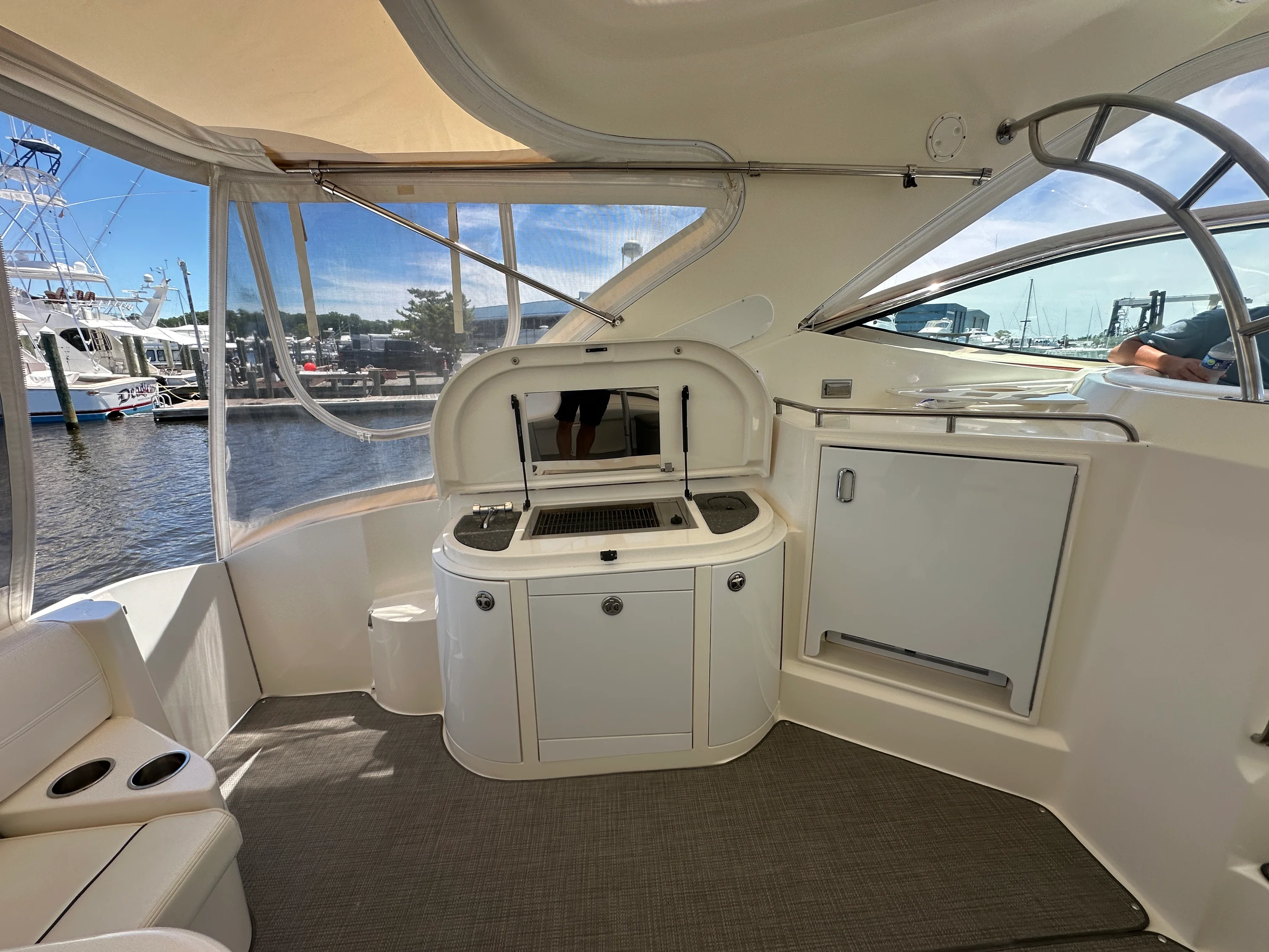 2007 Cruisers Yachts 520 EXPRESS Image Thumbnail #12