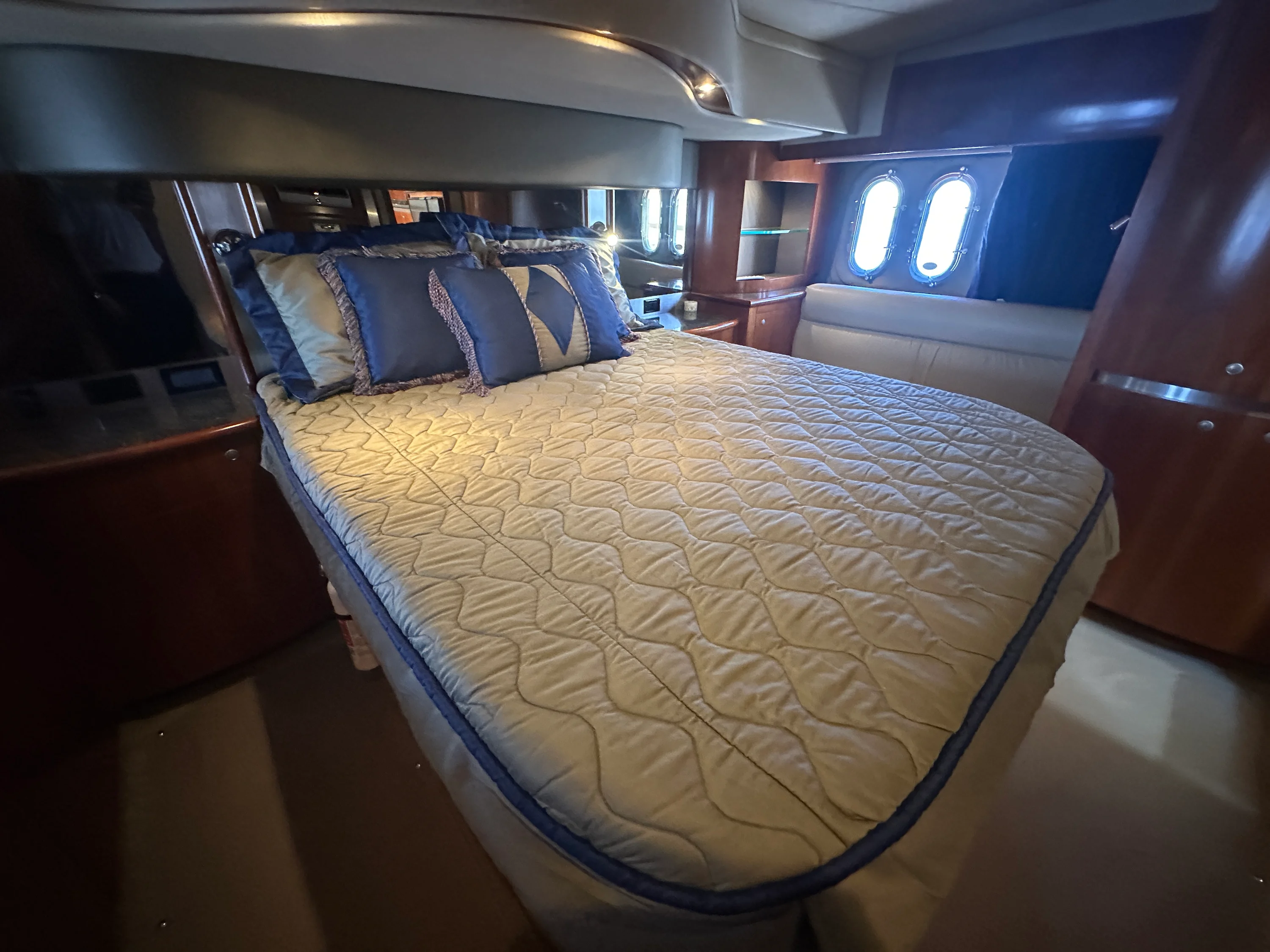 2007 Cruisers Yachts 520 EXPRESS Image Thumbnail #27