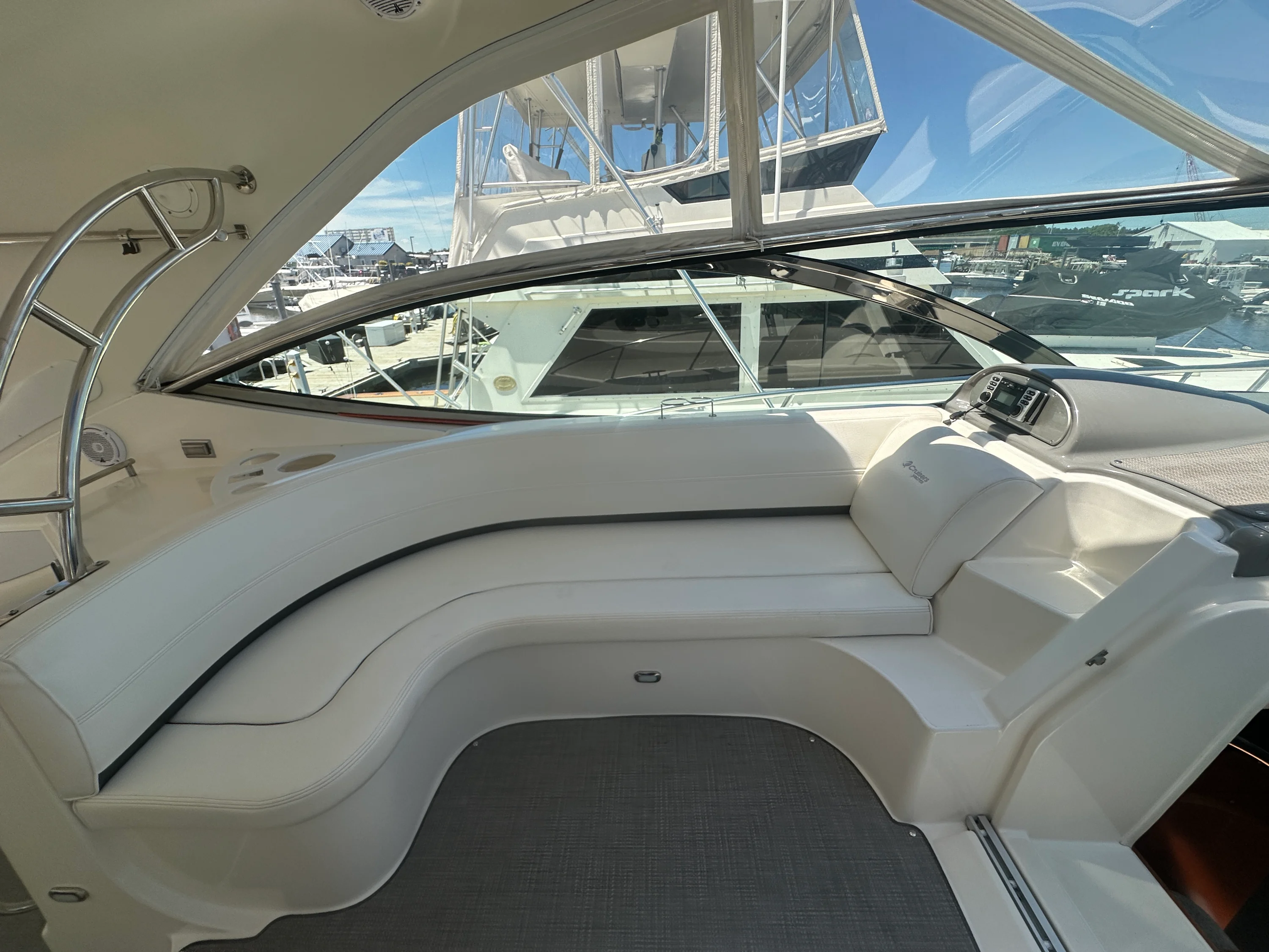 2007 Cruisers Yachts 520 EXPRESS Image Thumbnail #14