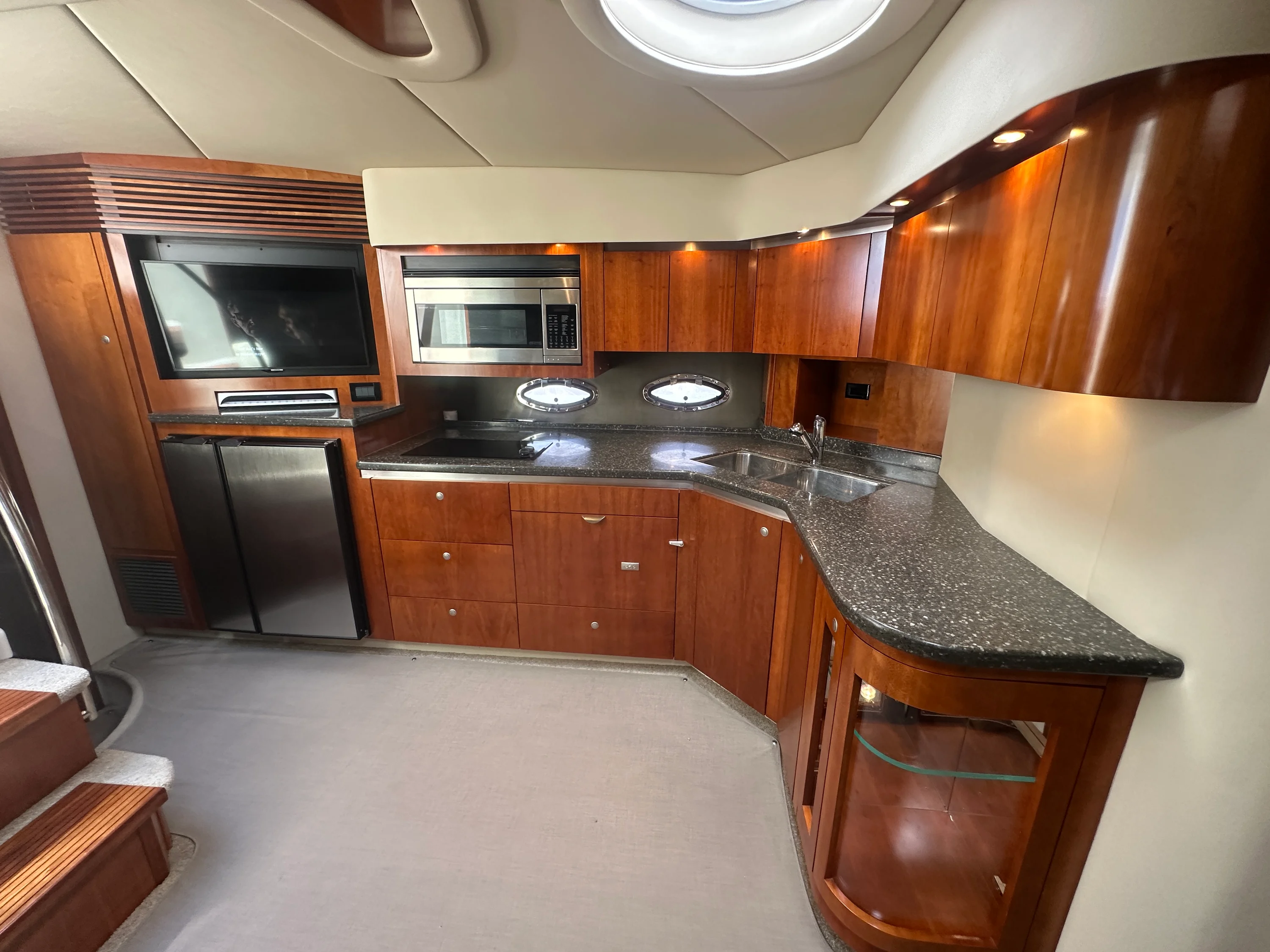 2007 Cruisers Yachts 520 EXPRESS Image Thumbnail #21