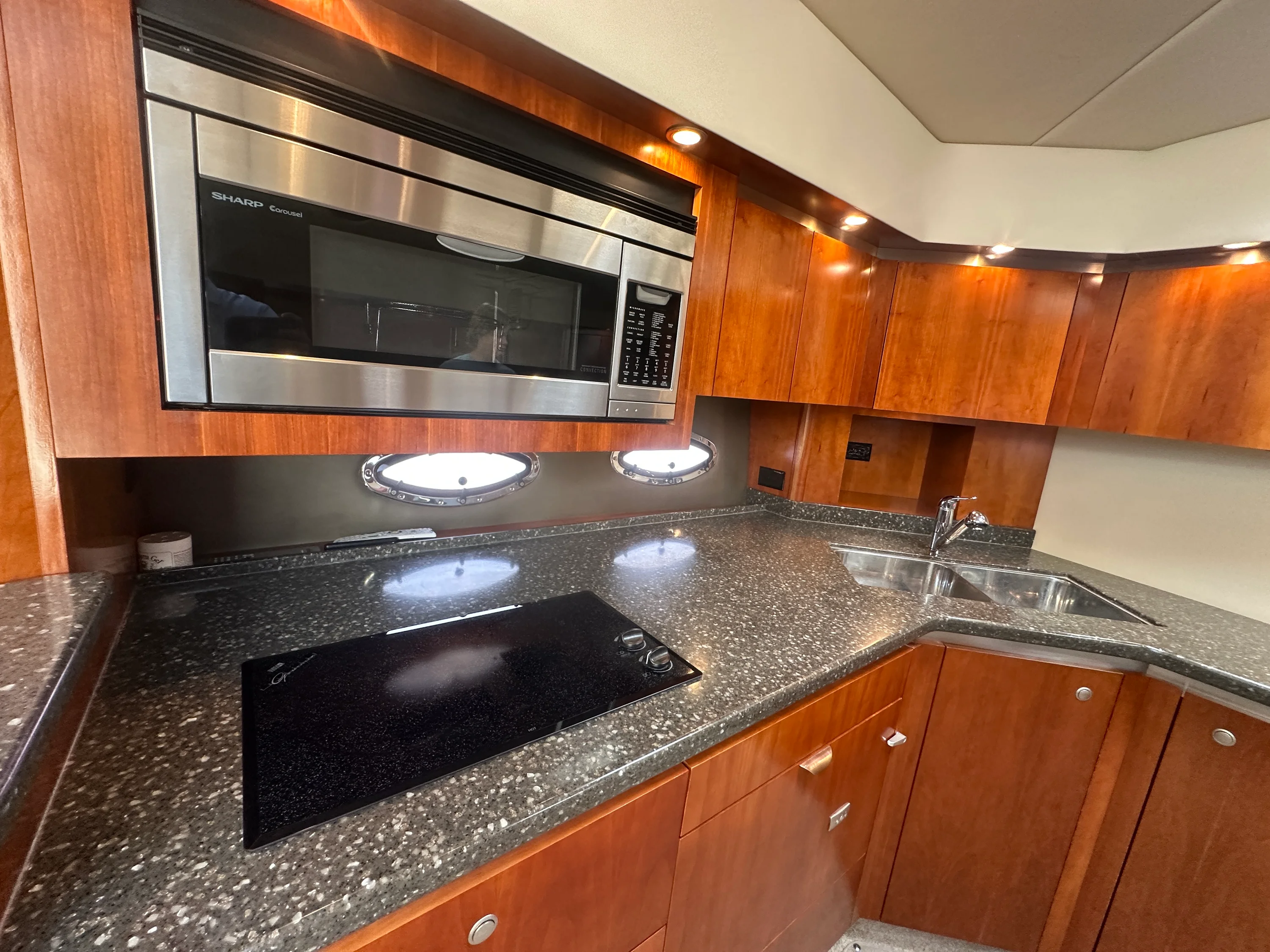 2007 Cruisers Yachts 520 EXPRESS Image Thumbnail #22