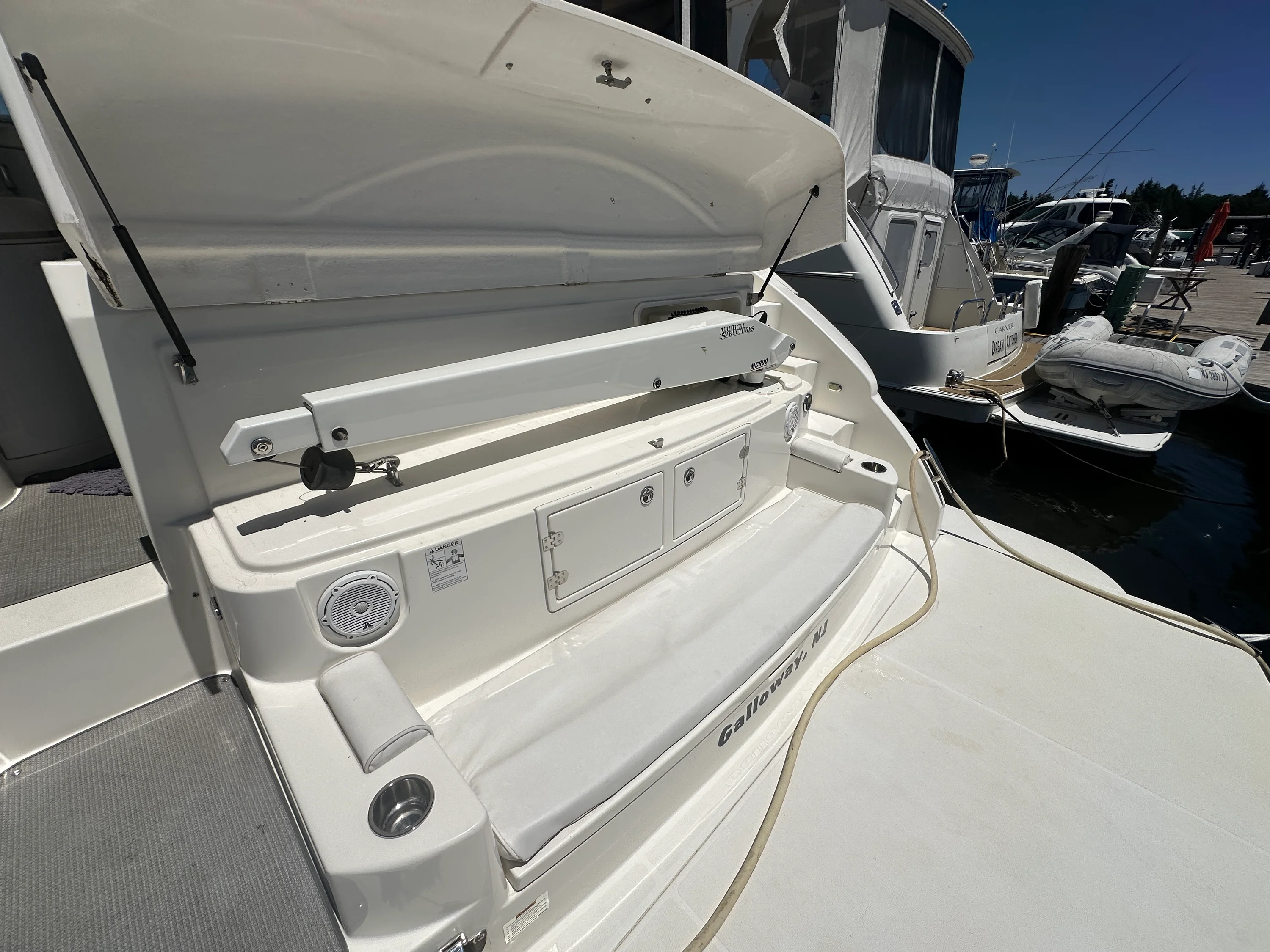 2007 Cruisers Yachts 520 EXPRESS Image Thumbnail #9
