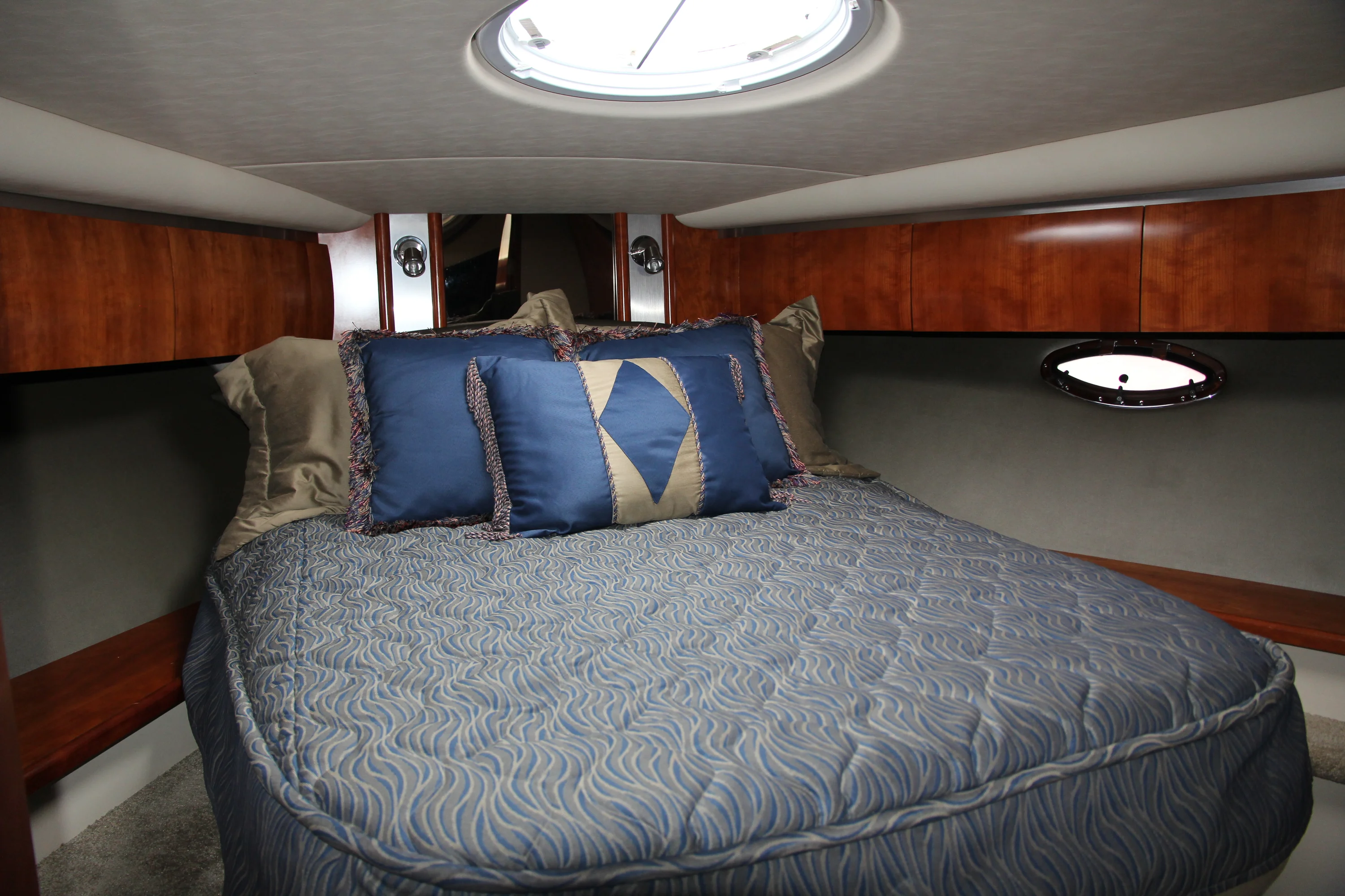2007 Cruisers Yachts 520 EXPRESS Image Thumbnail #15