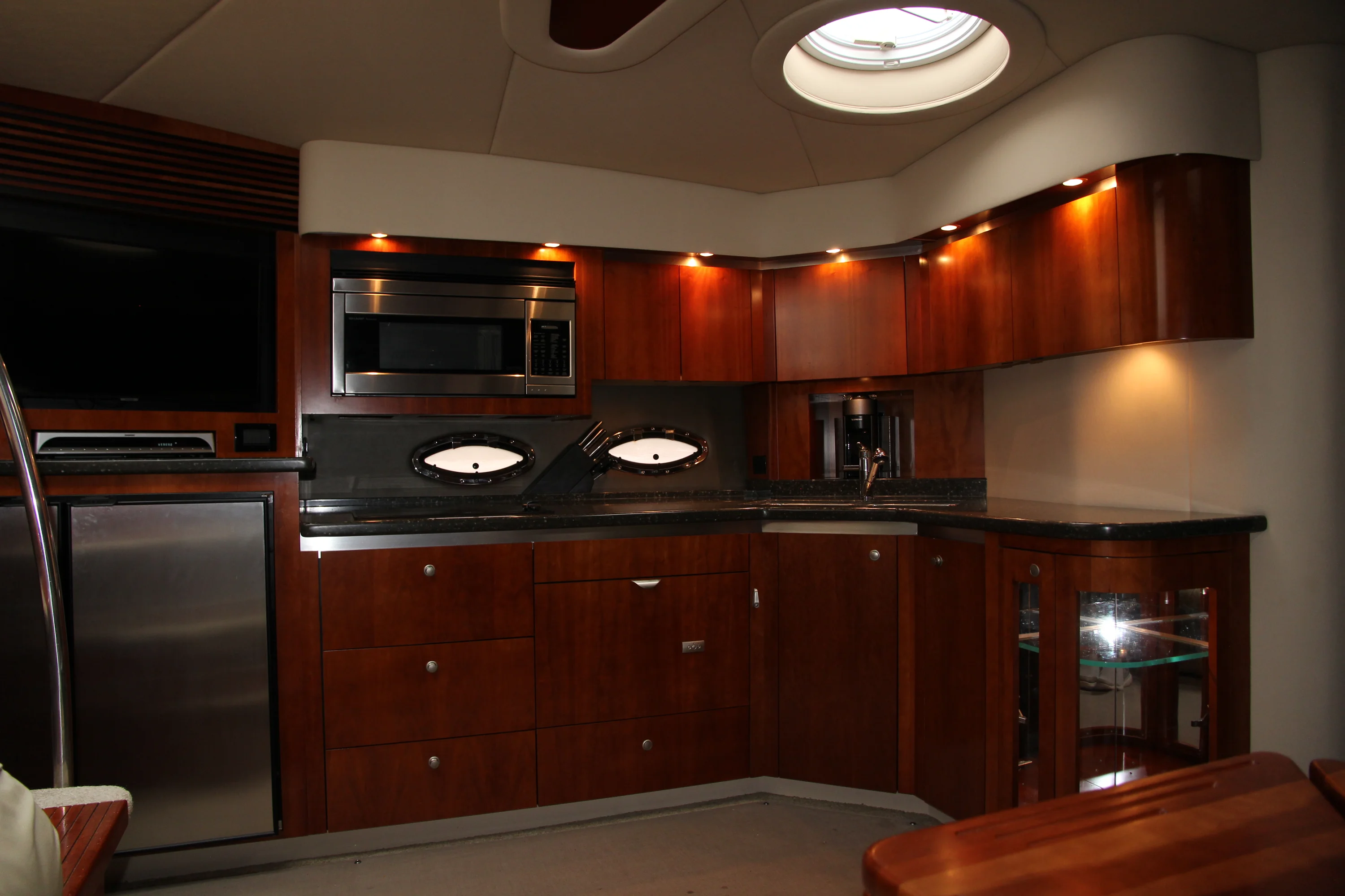 2007 Cruisers Yachts 520 EXPRESS Image Thumbnail #7