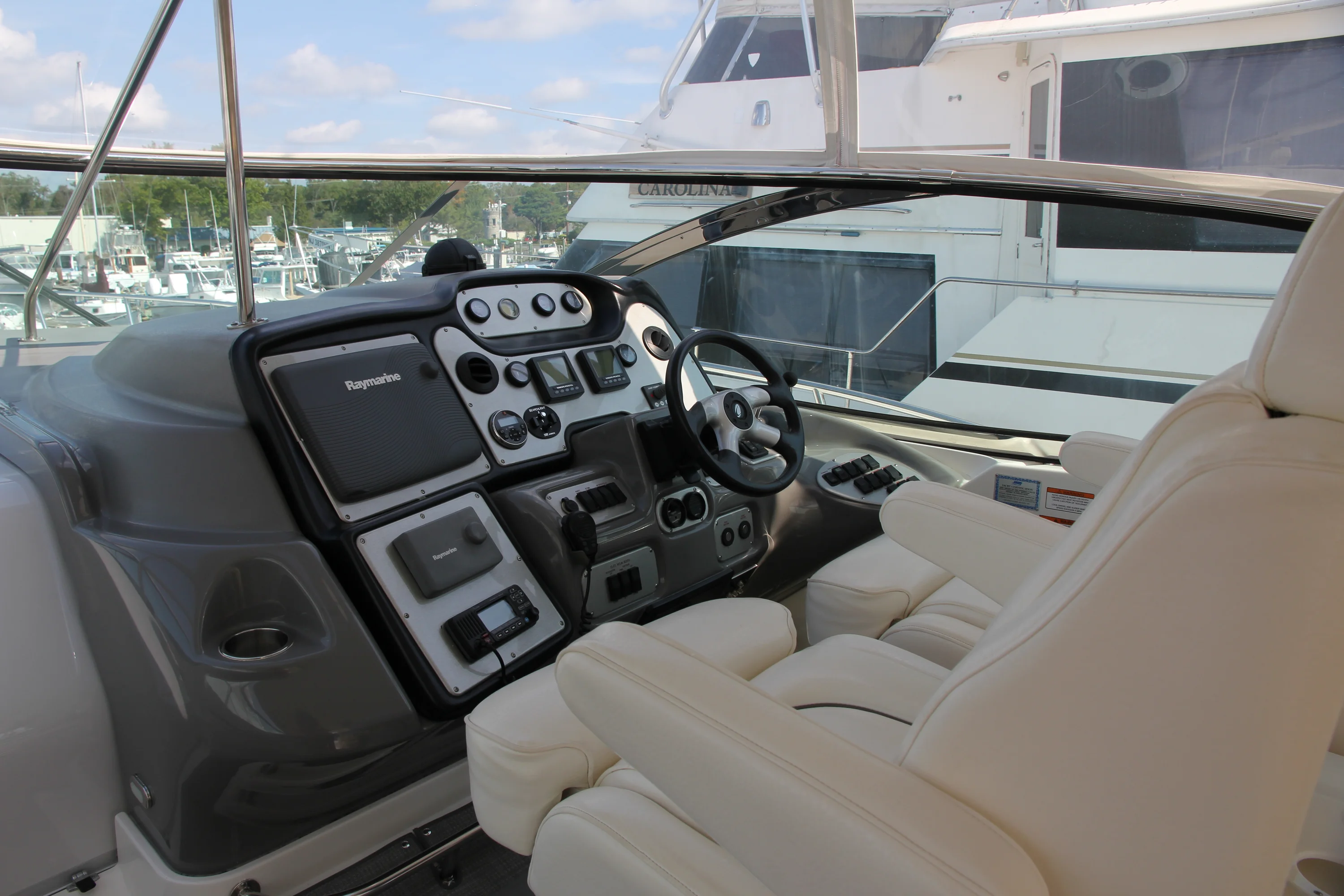 2007 Cruisers Yachts 520 EXPRESS Image Thumbnail #3