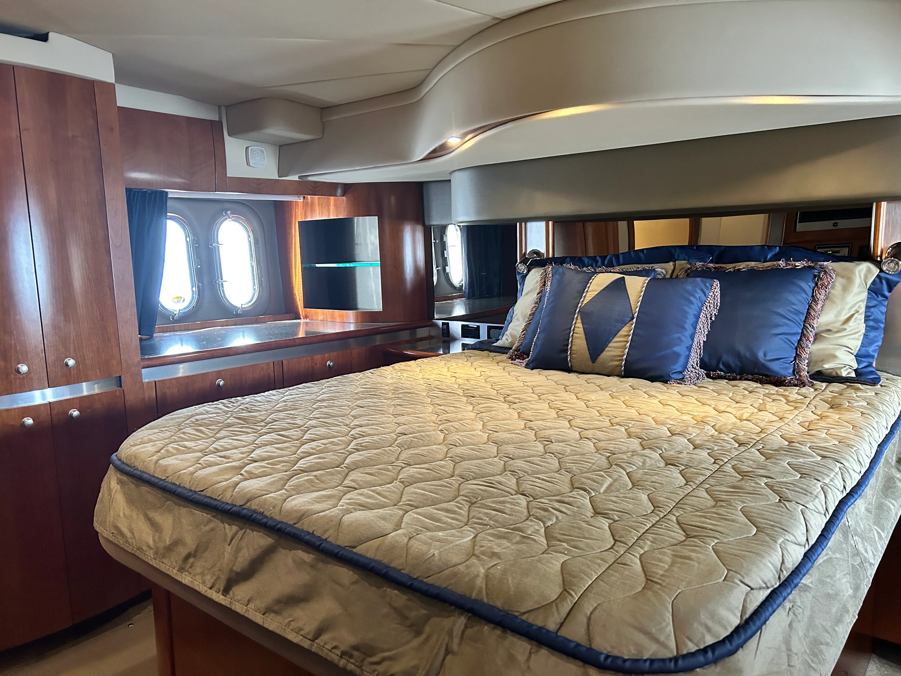 2007 Cruisers Yachts 520 EXPRESS Image Thumbnail #10