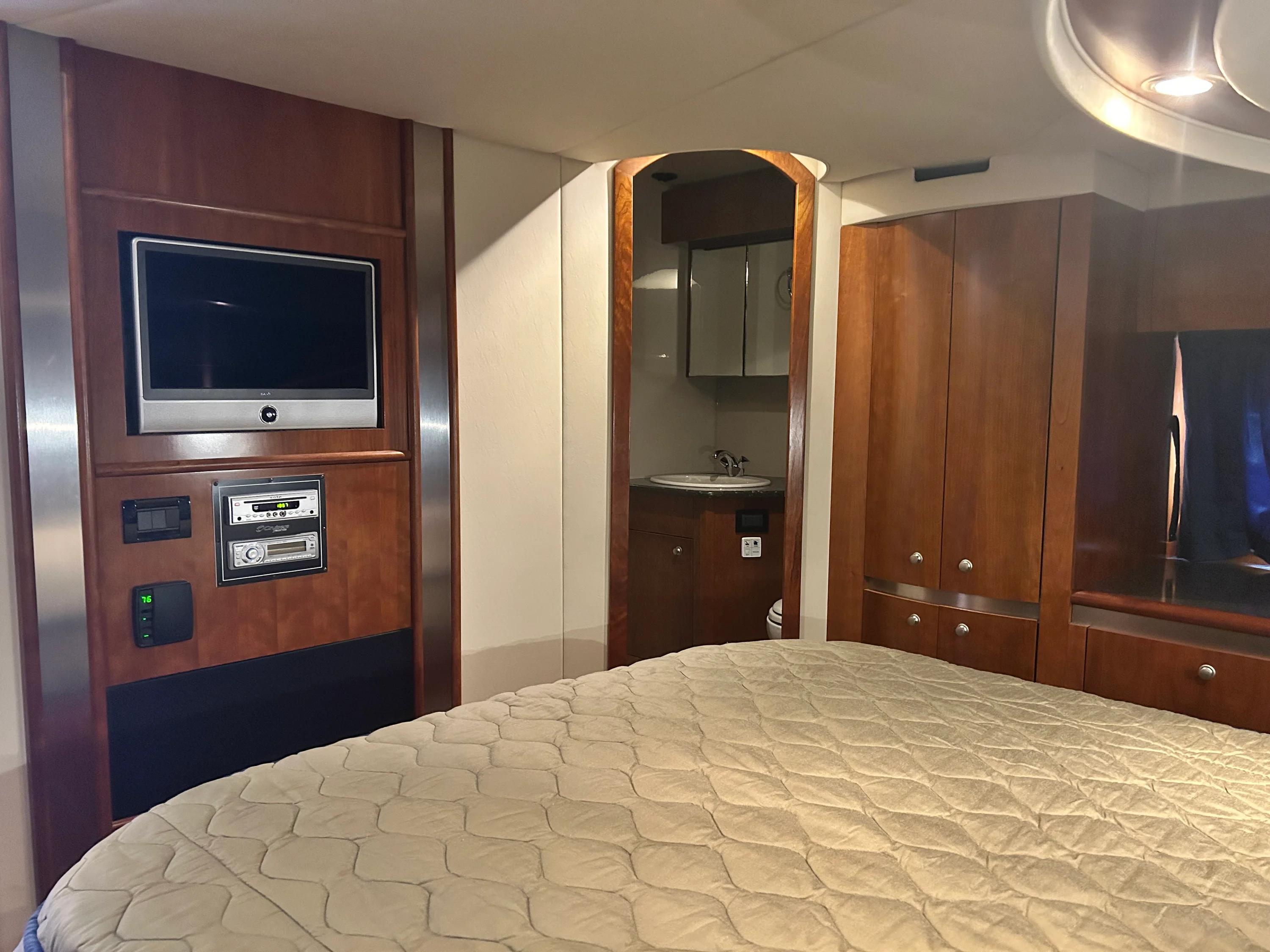 2007 Cruisers Yachts 520 EXPRESS Image Thumbnail #11