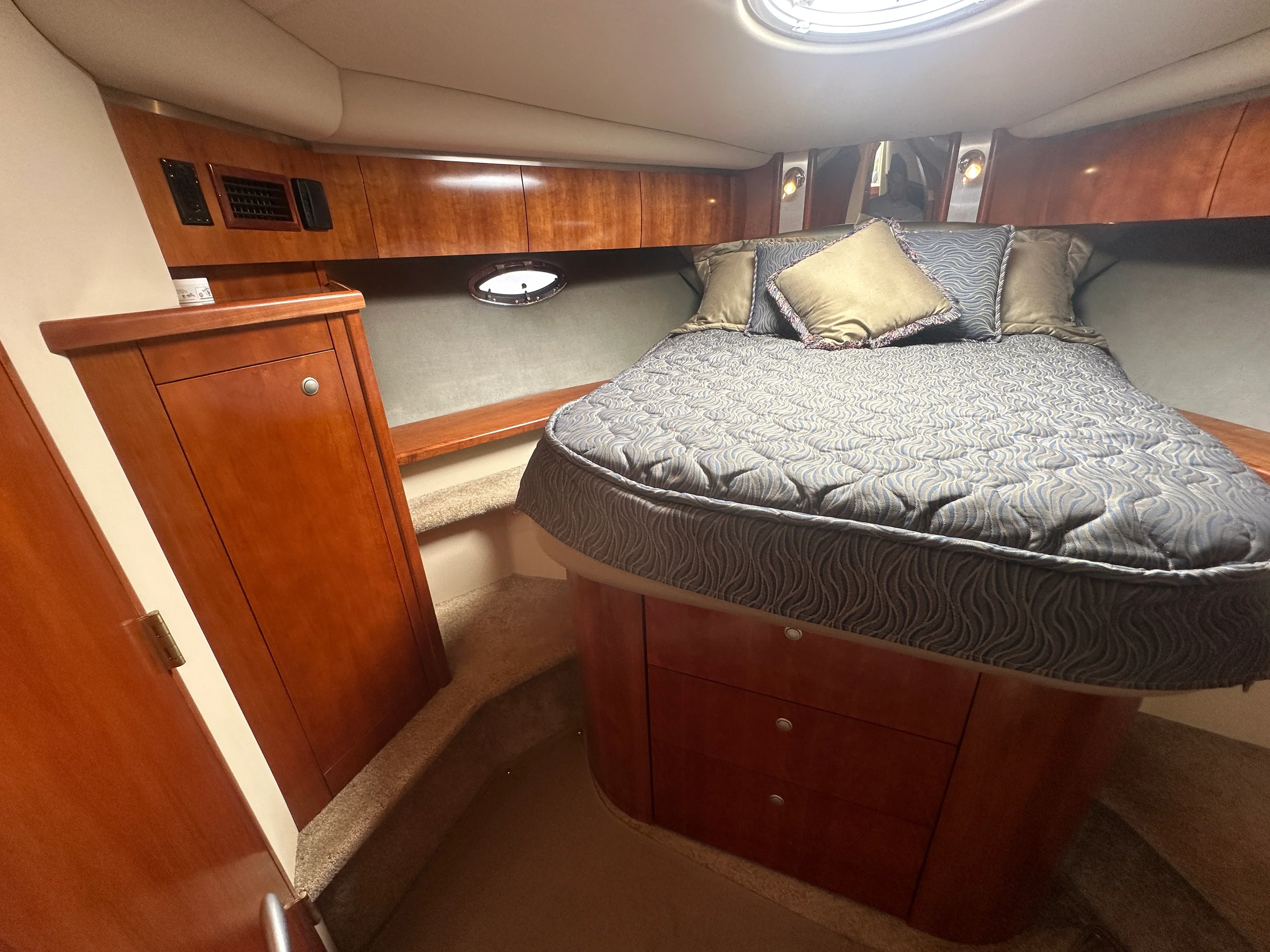 2007 Cruisers Yachts 520 EXPRESS Image Thumbnail #32