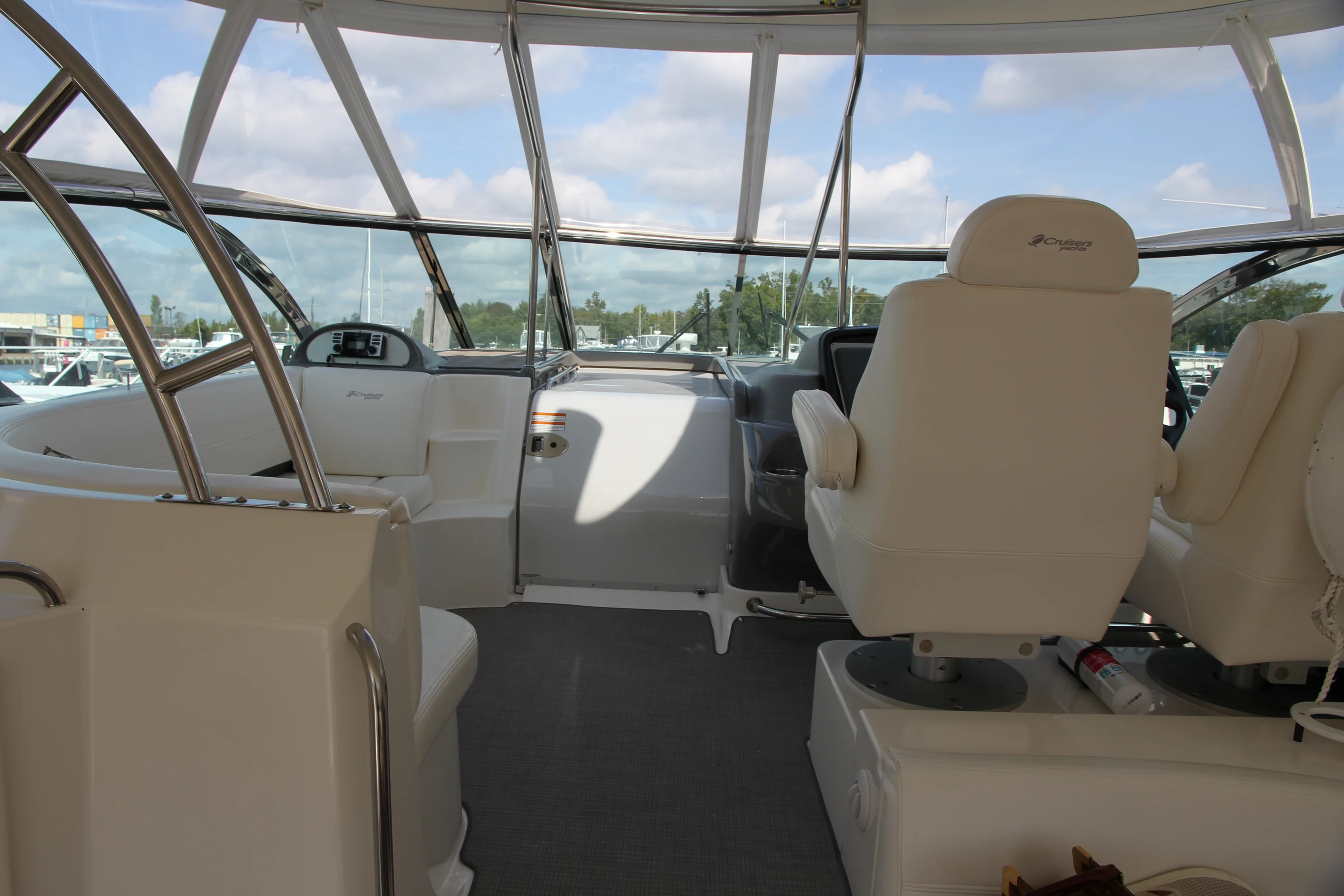 2007 Cruisers Yachts 520 EXPRESS Image Thumbnail #4