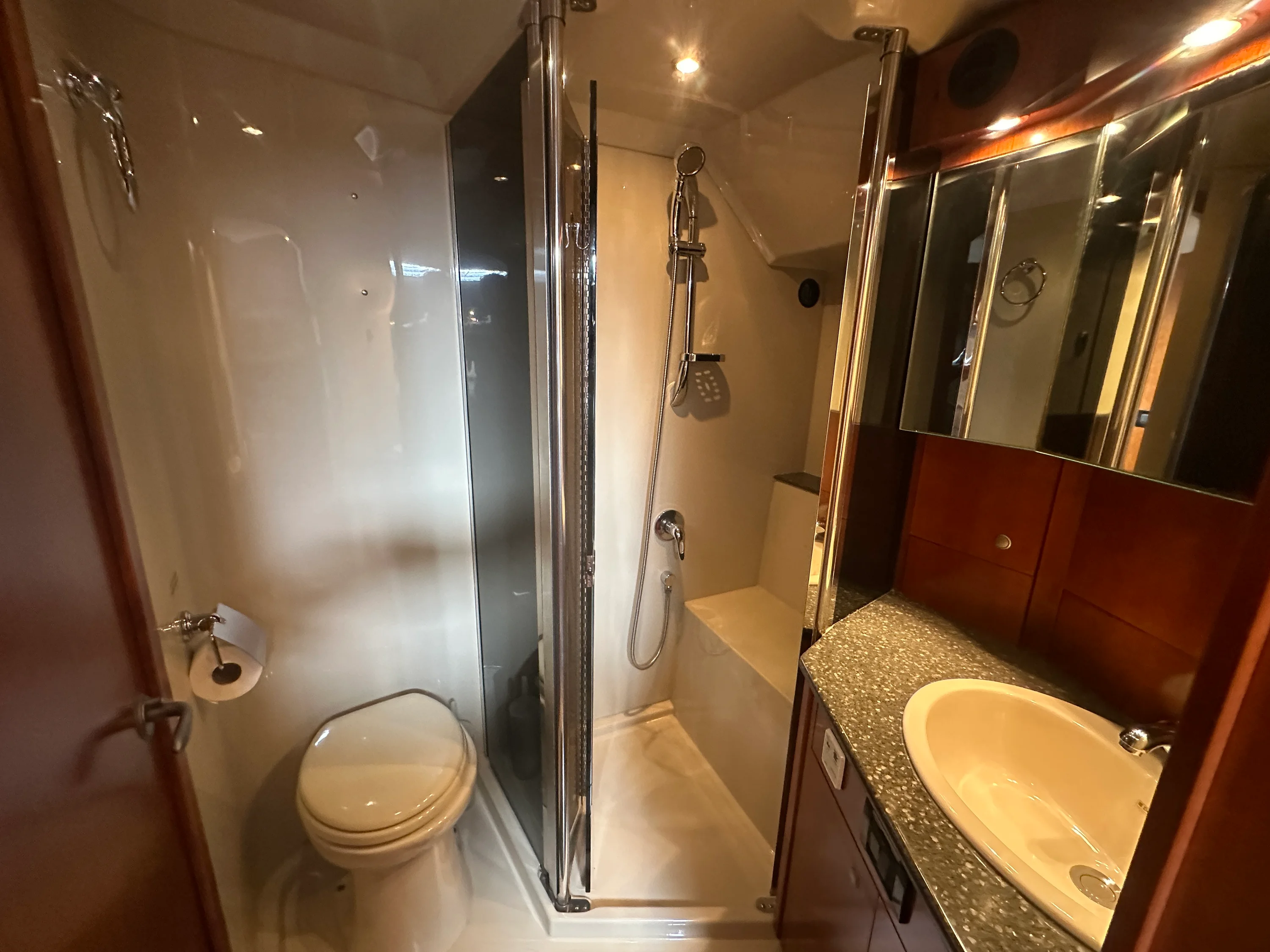 2007 Cruisers Yachts 520 EXPRESS Image Thumbnail #34