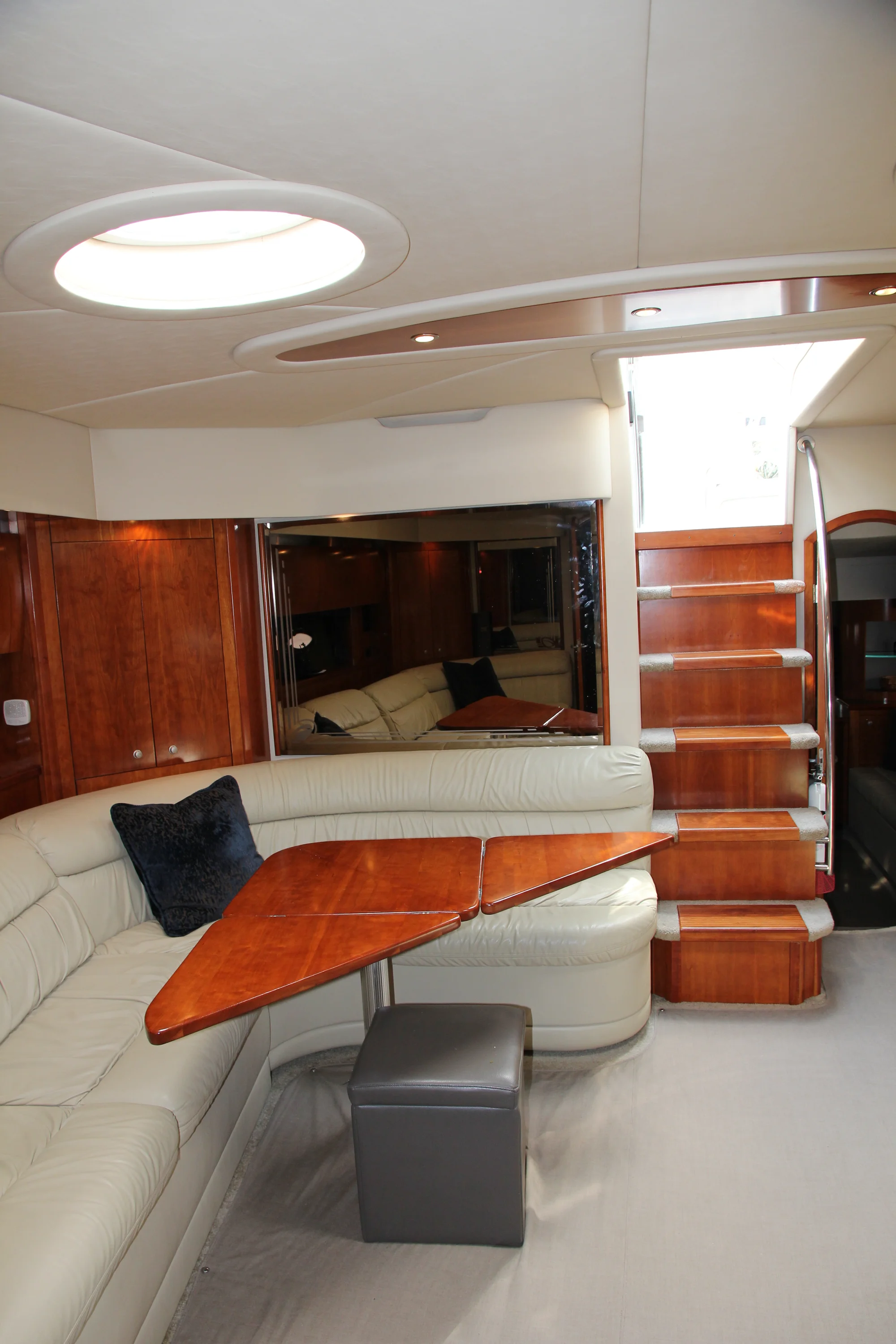 2007 Cruisers Yachts 520 EXPRESS Image Thumbnail #9