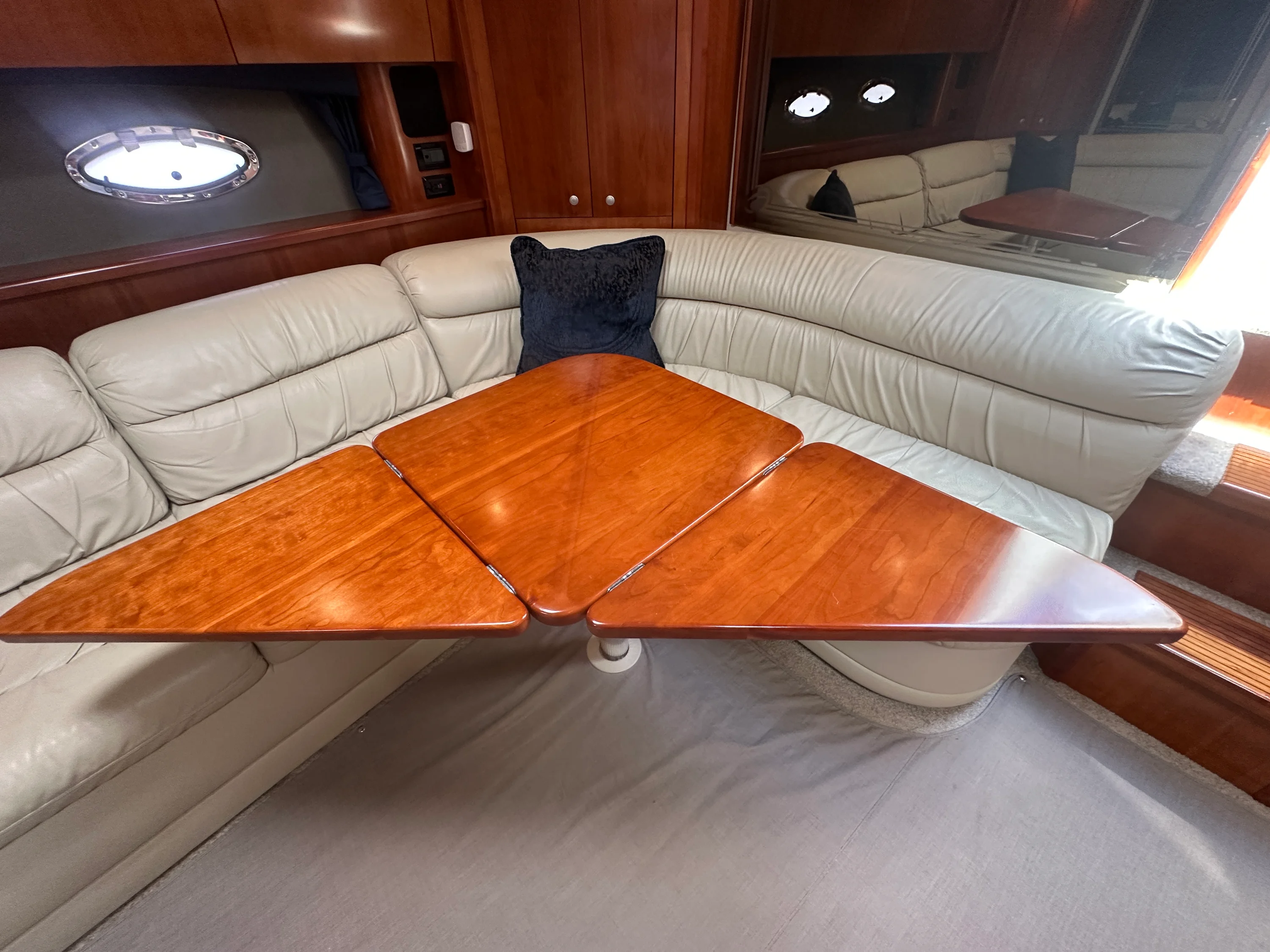 2007 Cruisers Yachts 520 EXPRESS Image Thumbnail #25