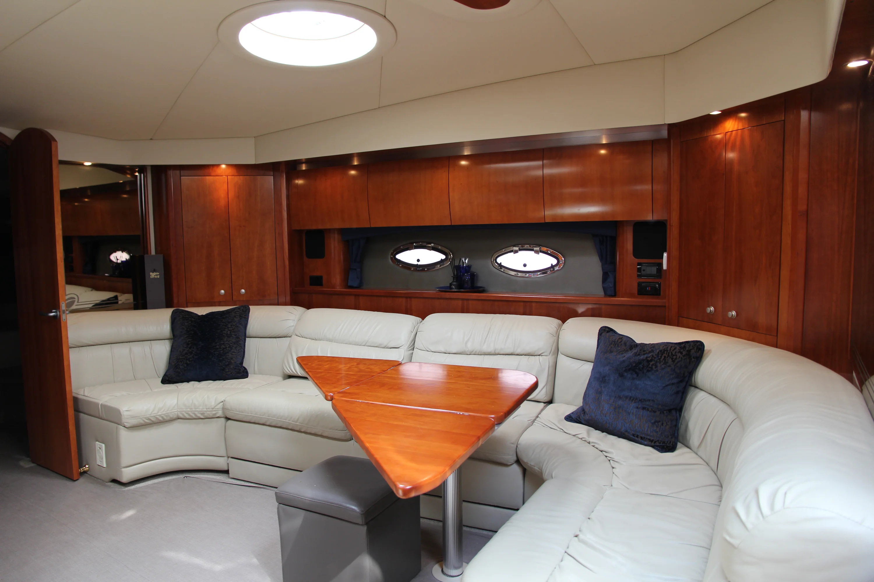 2007 Cruisers Yachts 520 EXPRESS Image Thumbnail #8