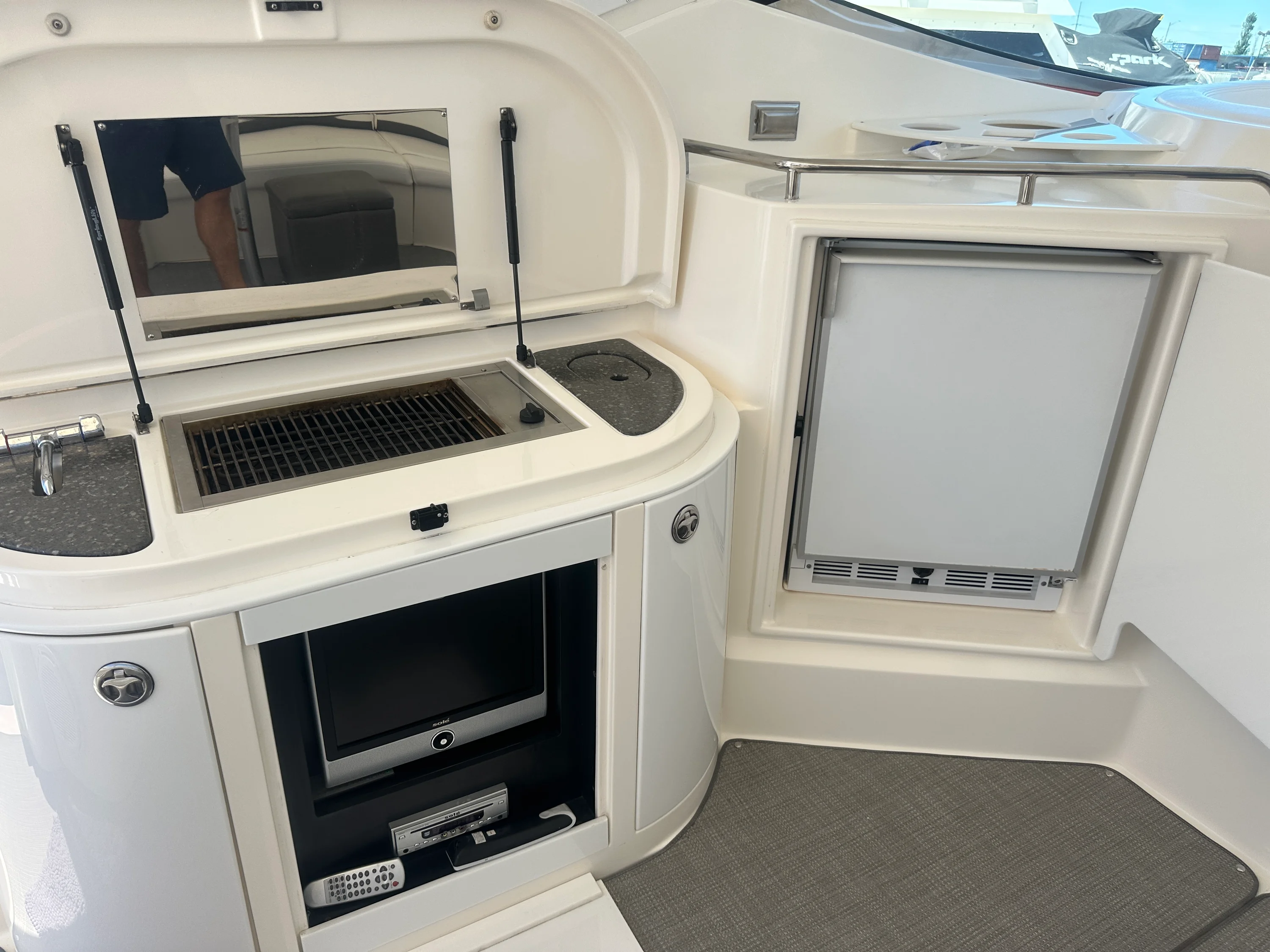 2007 Cruisers Yachts 520 EXPRESS Image Thumbnail #13