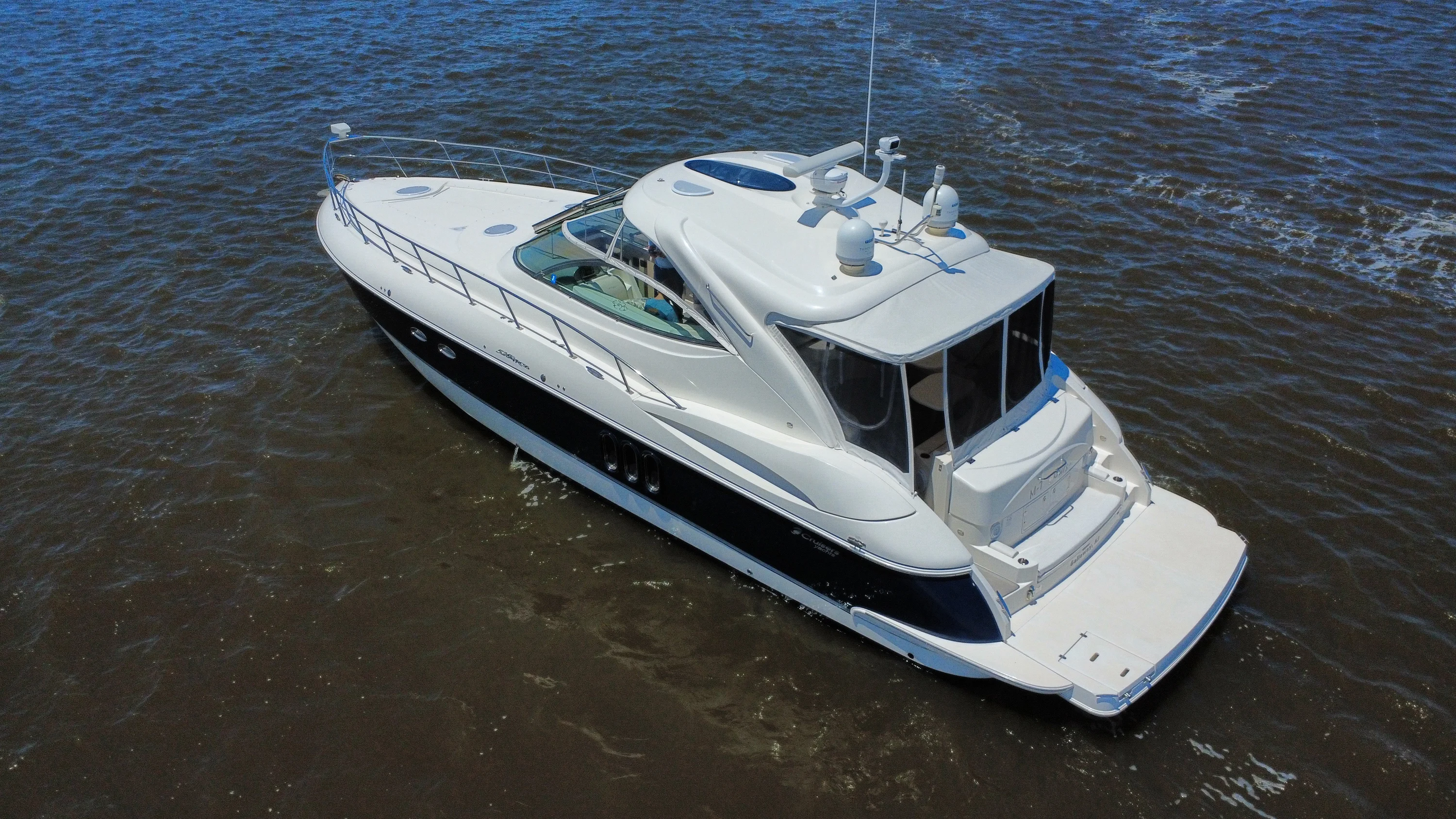 2007 Cruisers Yachts 520 EXPRESS Image Thumbnail #3