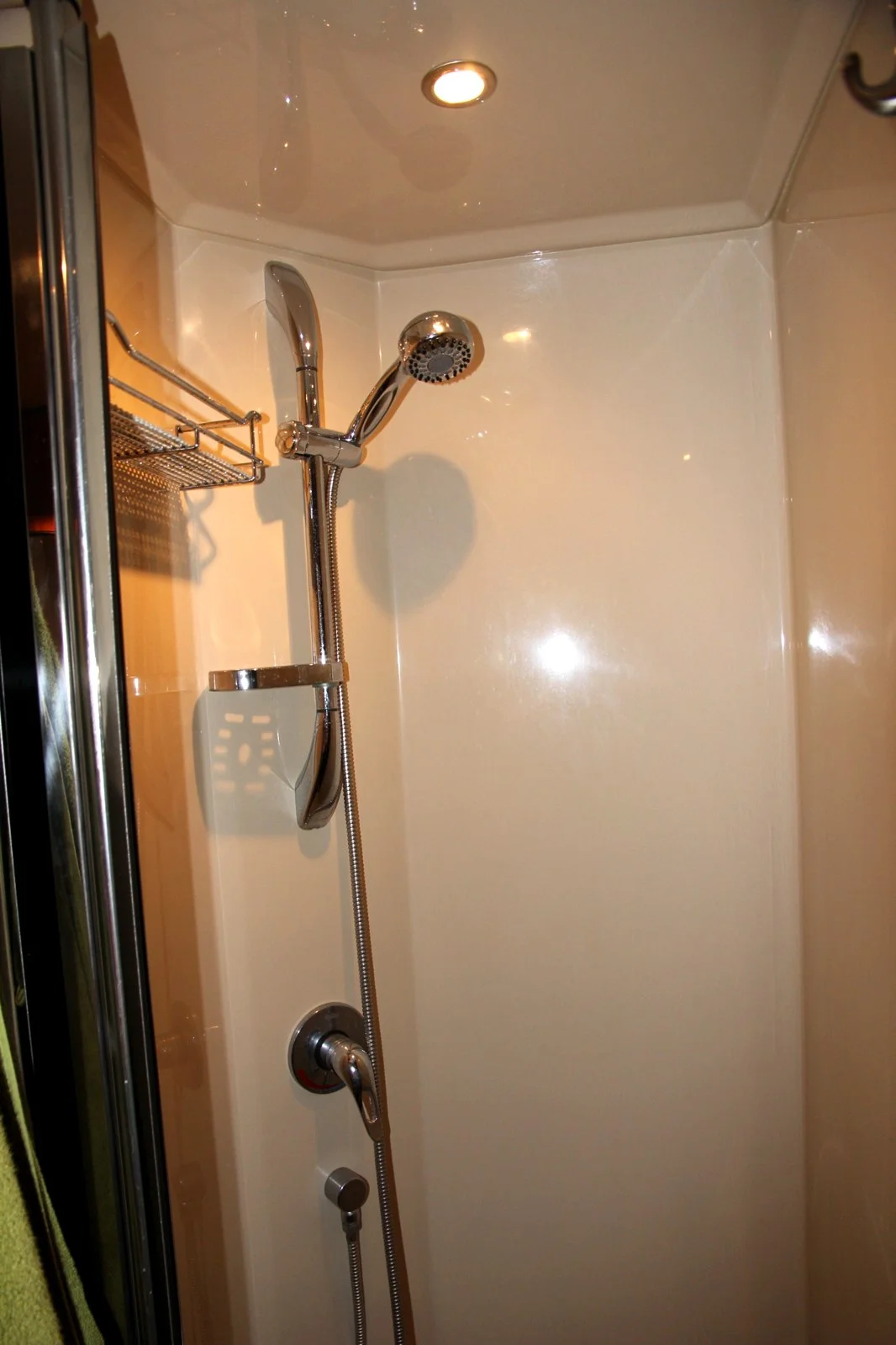 2007 Cruisers Yachts 520 EXPRESS Image Thumbnail #14