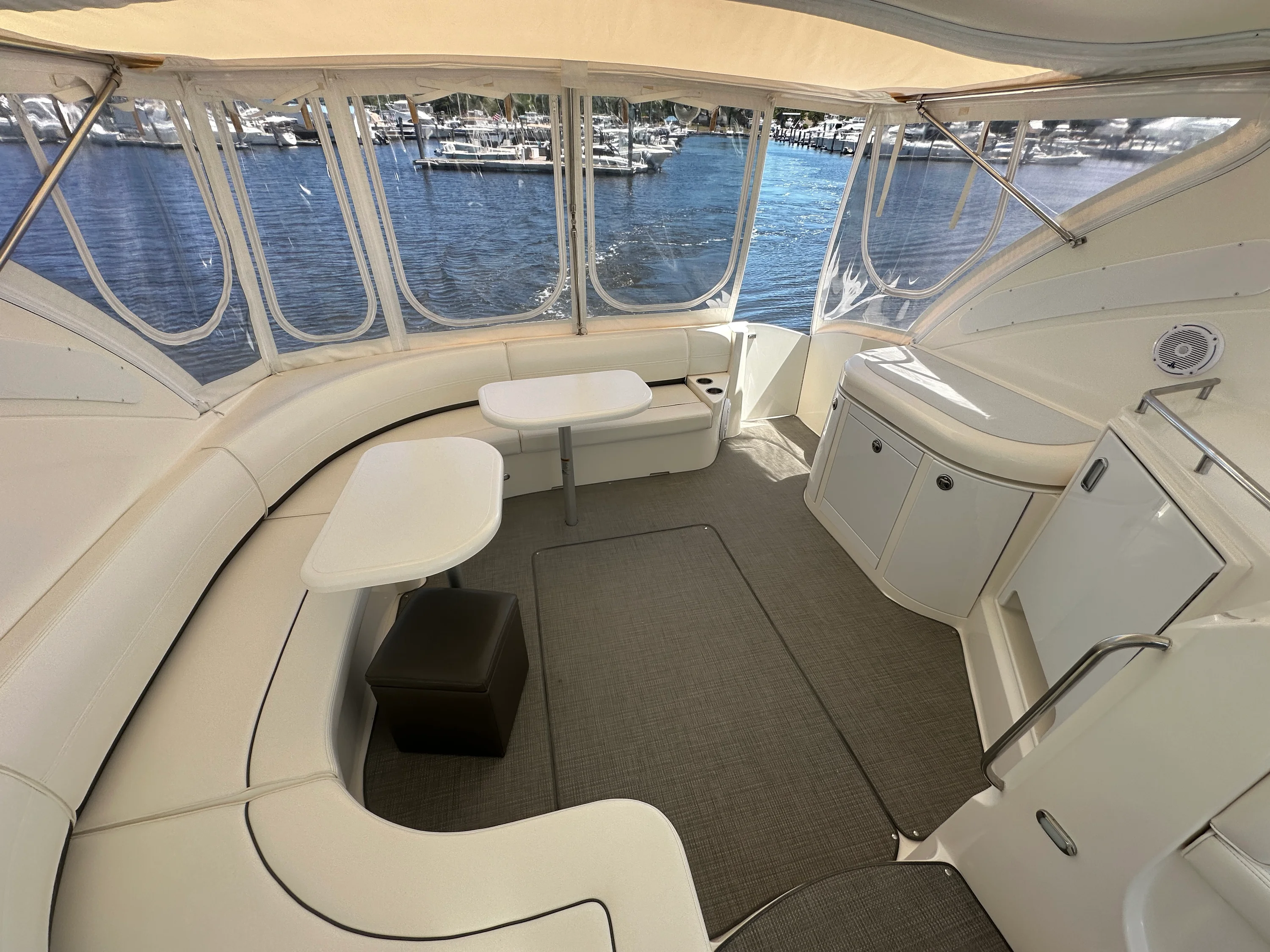 2007 Cruisers Yachts 520 EXPRESS Image Thumbnail #10