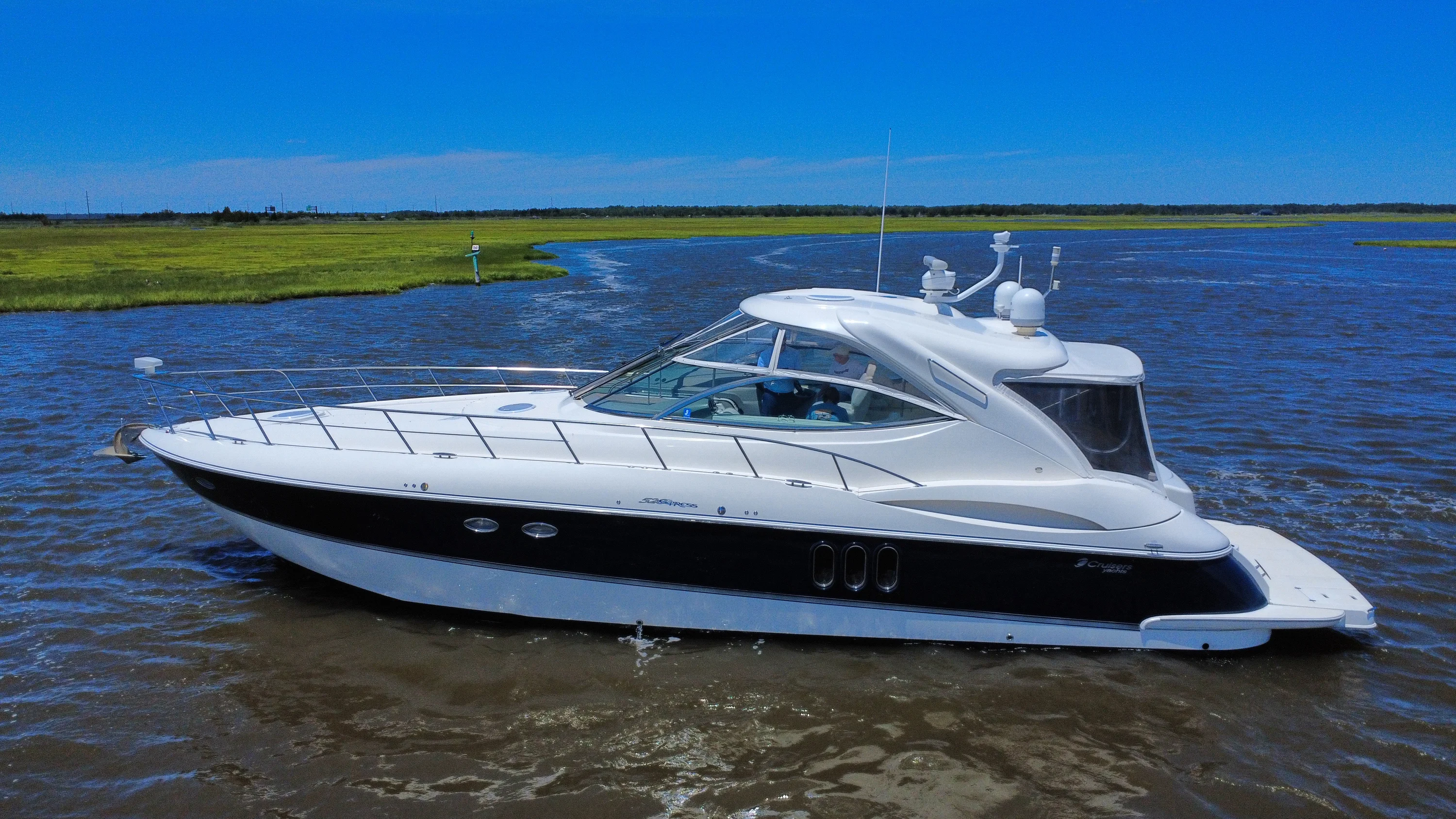 2007 Cruisers Yachts 520 EXPRESS Image Thumbnail #0