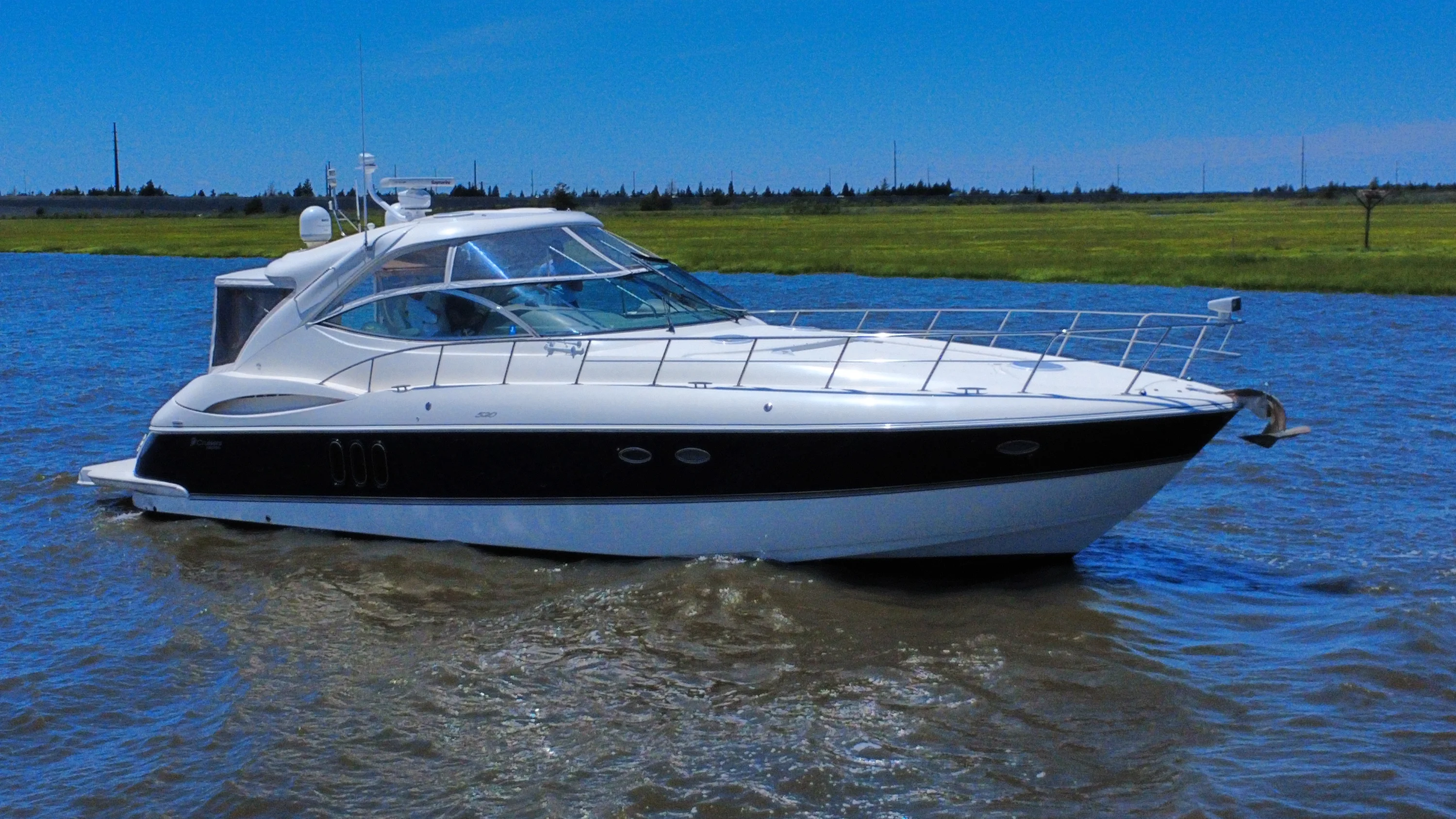 2007 Cruisers Yachts 520 EXPRESS Image Thumbnail #2