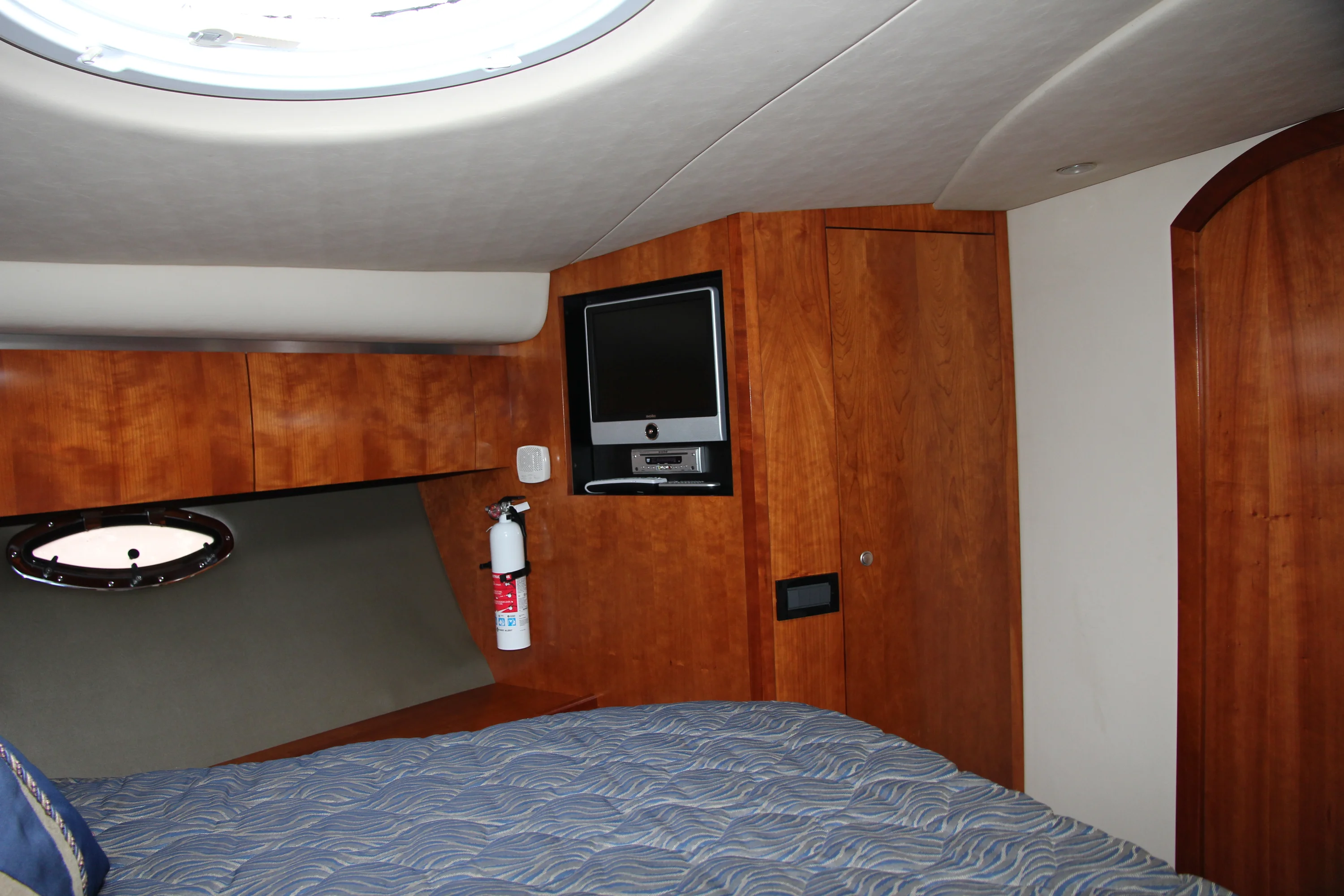 2007 Cruisers Yachts 520 EXPRESS Image Thumbnail #16