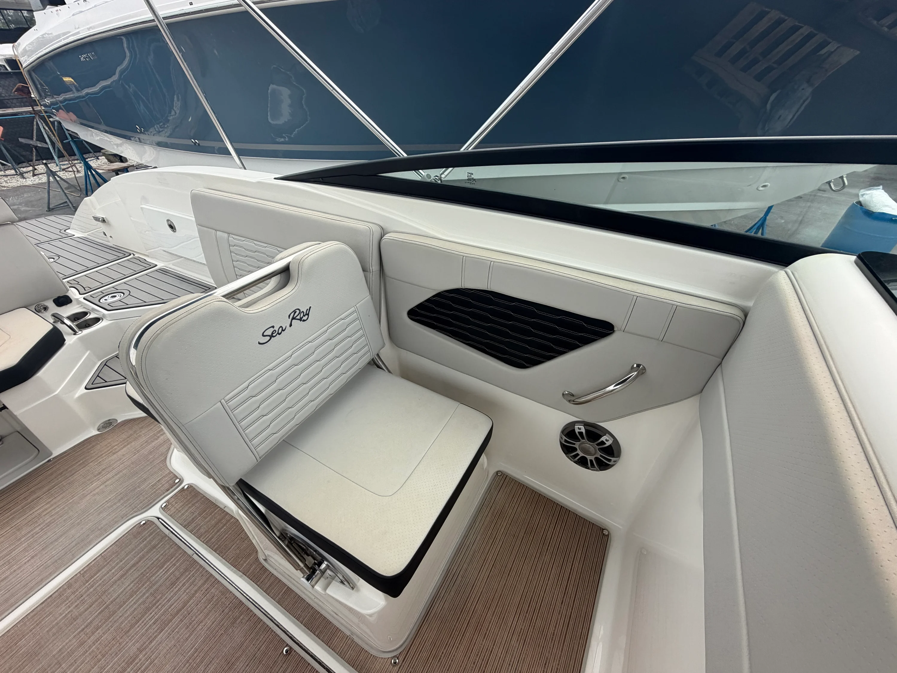 2023 Sea Ray 230 SPX OB Image Thumbnail #19