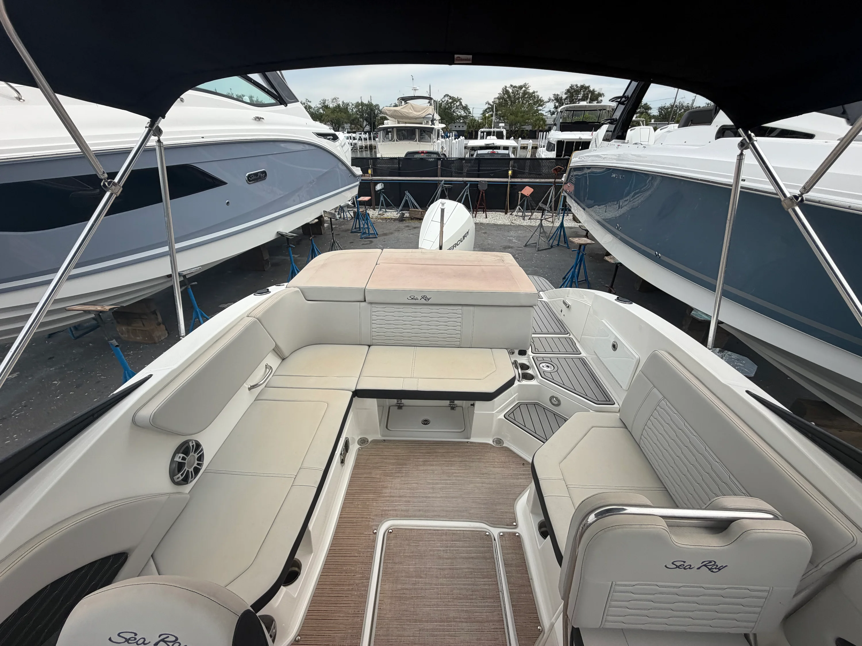 2023 Sea Ray 230 SPX OB Image Thumbnail #11