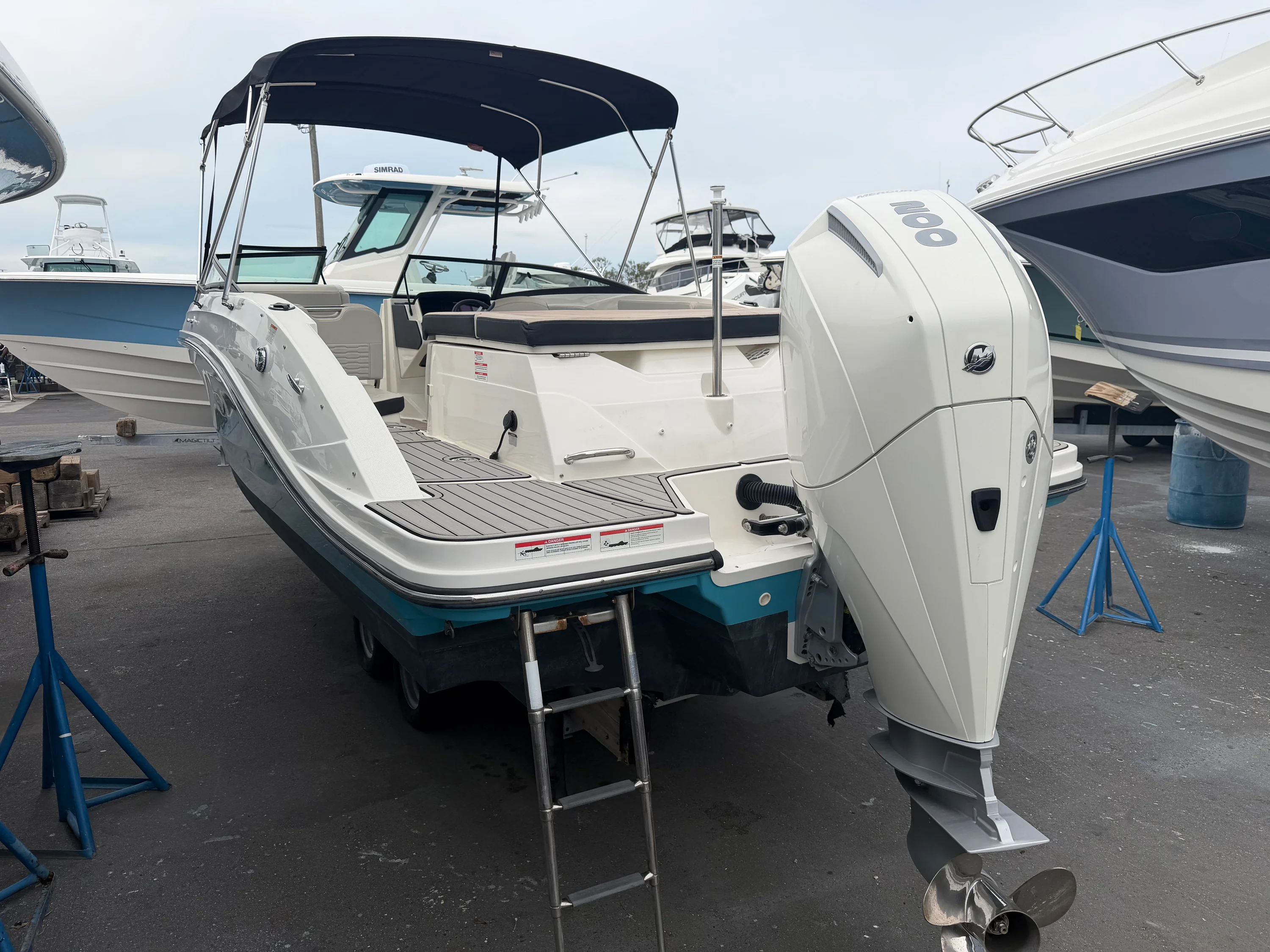 2023 Sea Ray 230 SPX OB Image Thumbnail #6