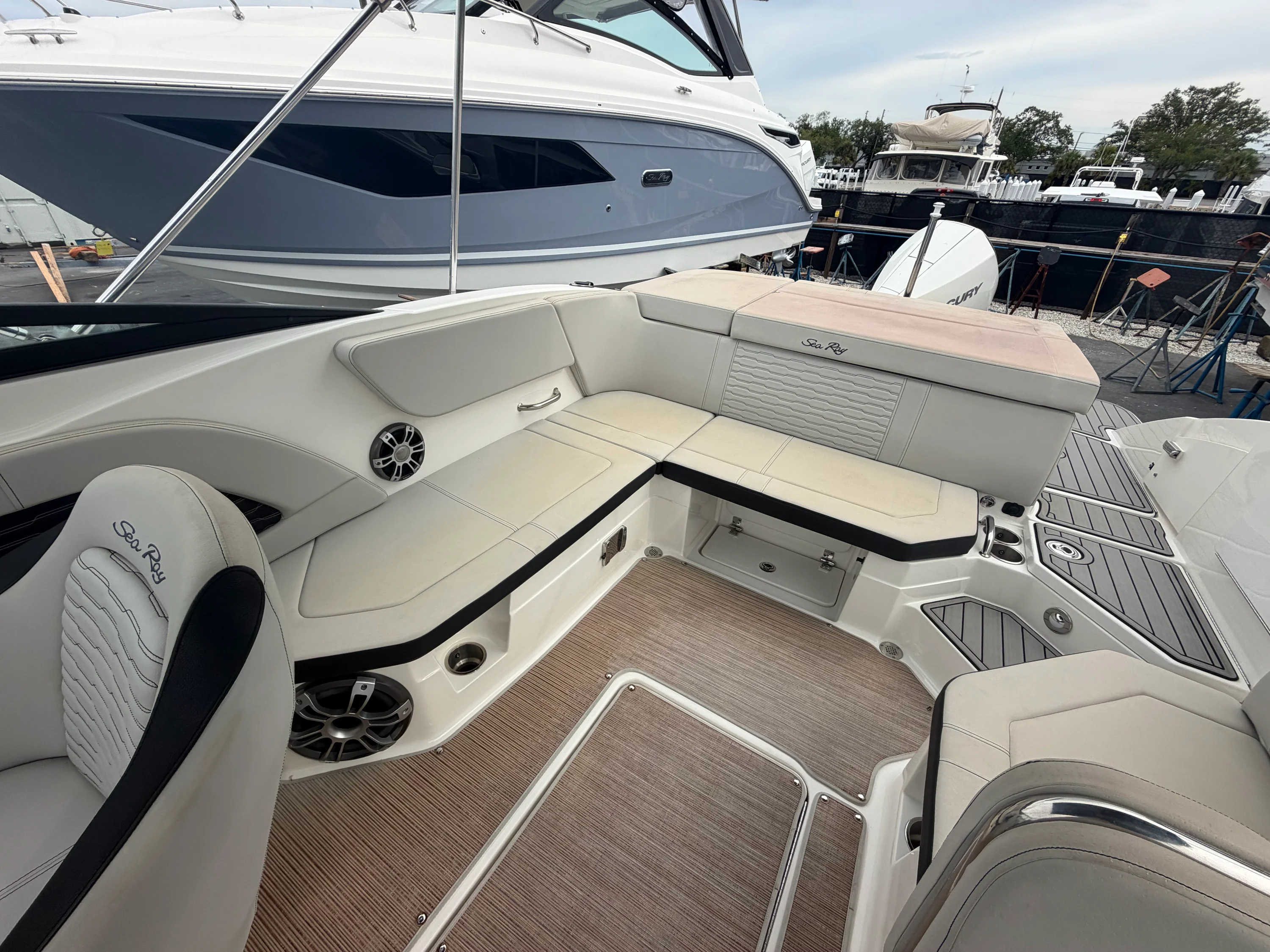 2023 Sea Ray 230 SPX OB Image Thumbnail #20