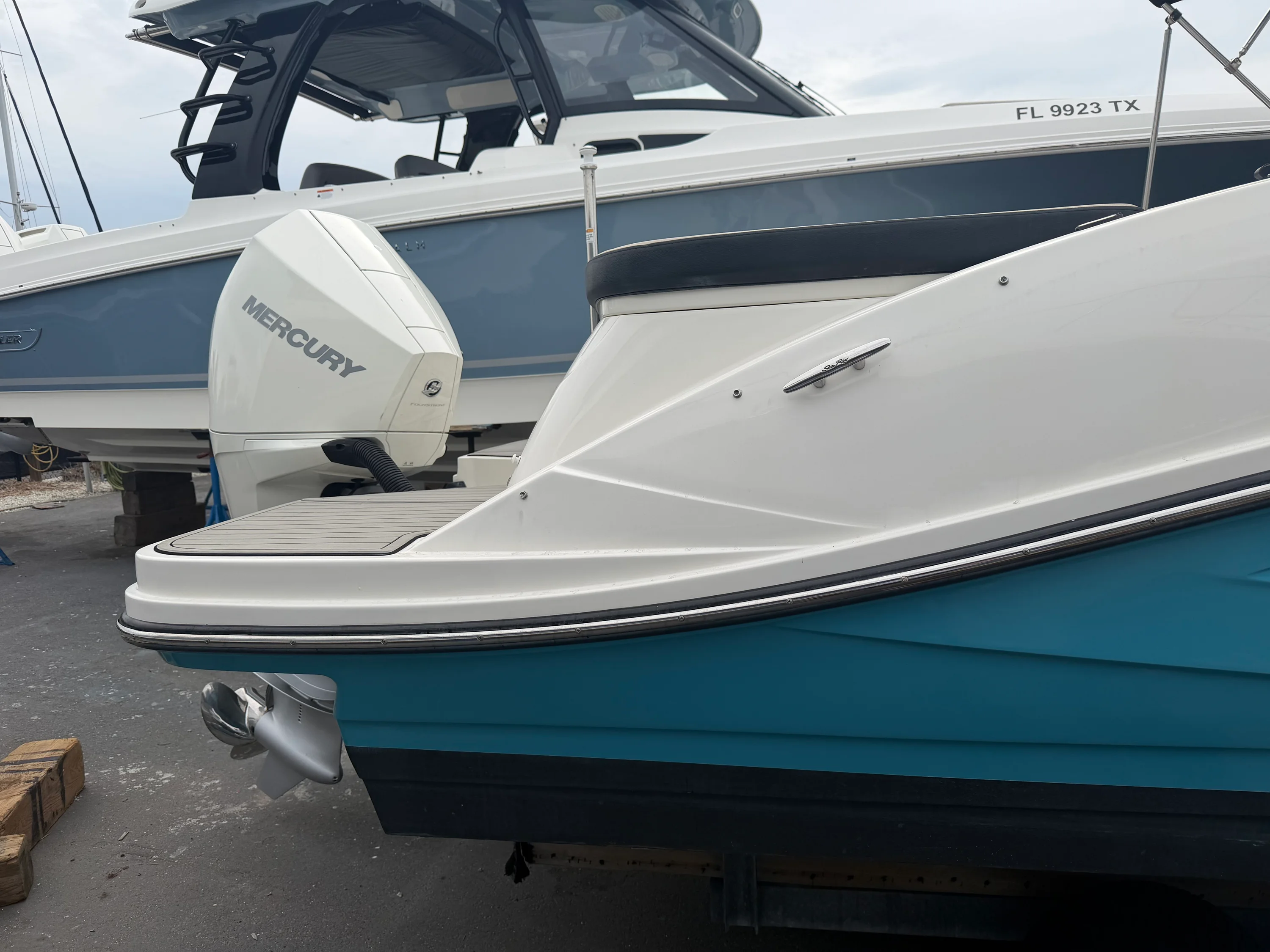 2023 Sea Ray 230 SPX OB Image Thumbnail #5