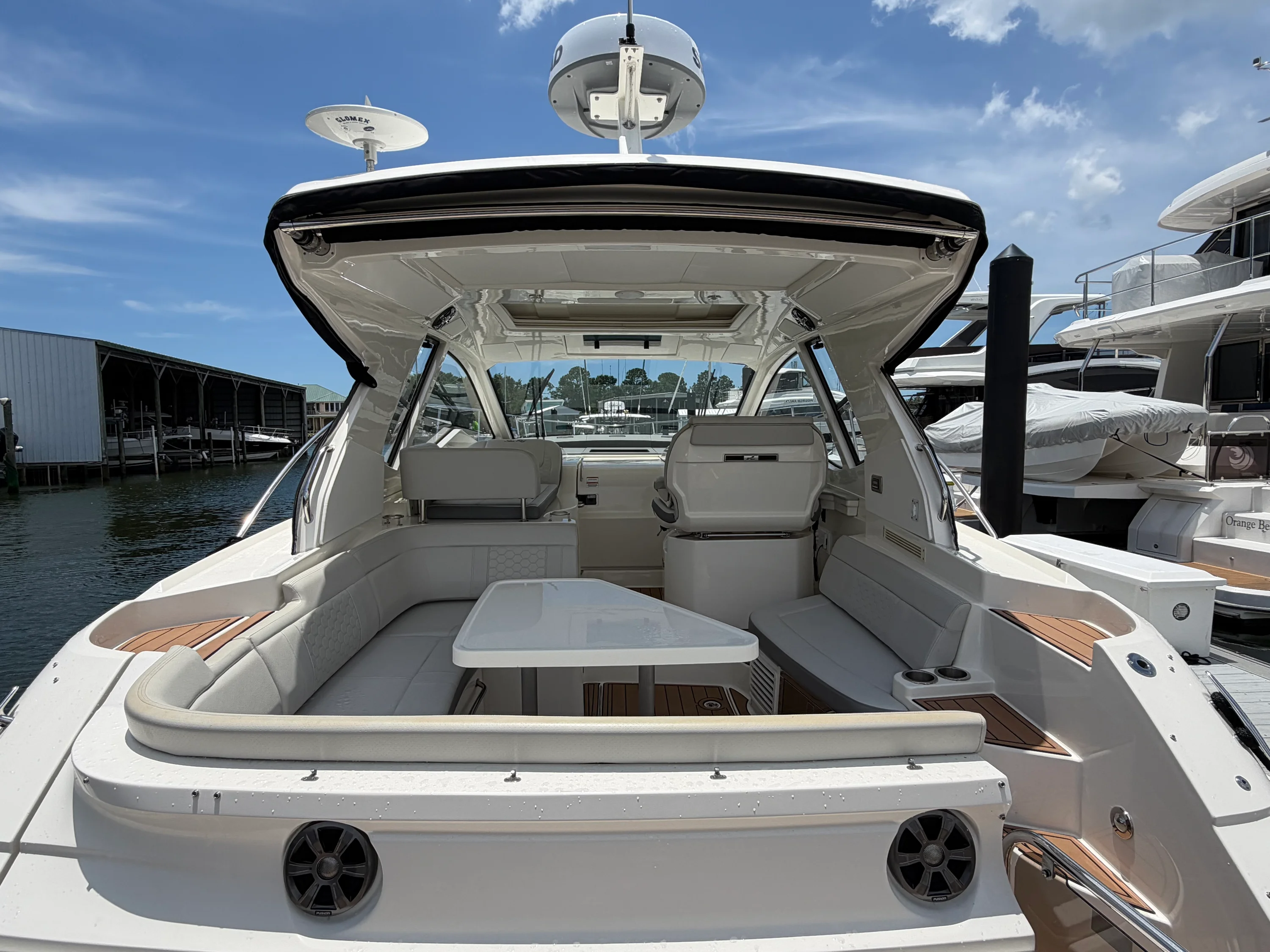2019 Sea Ray Sundancer 350 Coupe Image Thumbnail #6
