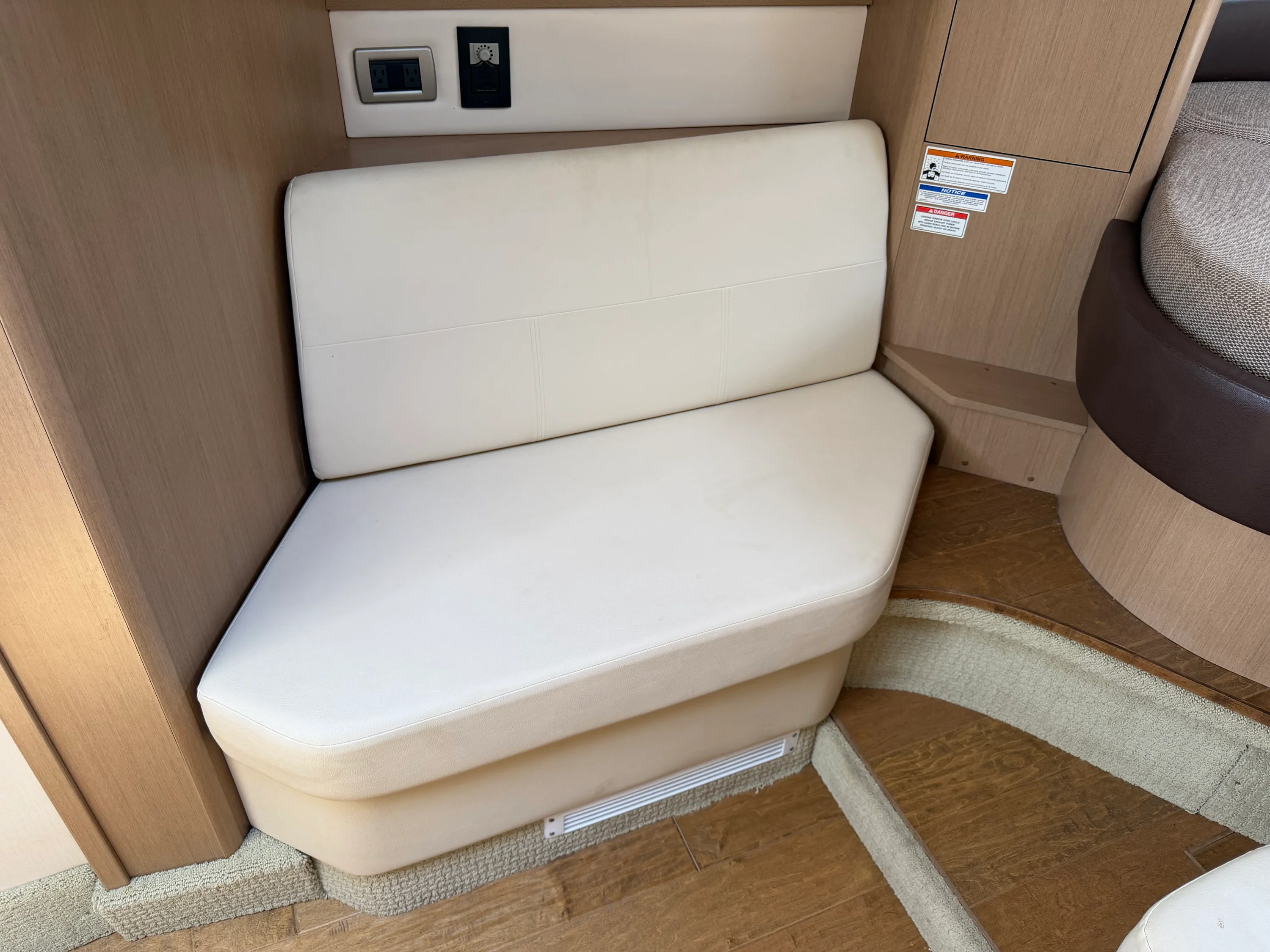 2019 Sea Ray Sundancer 350 Coupe Image Thumbnail #29