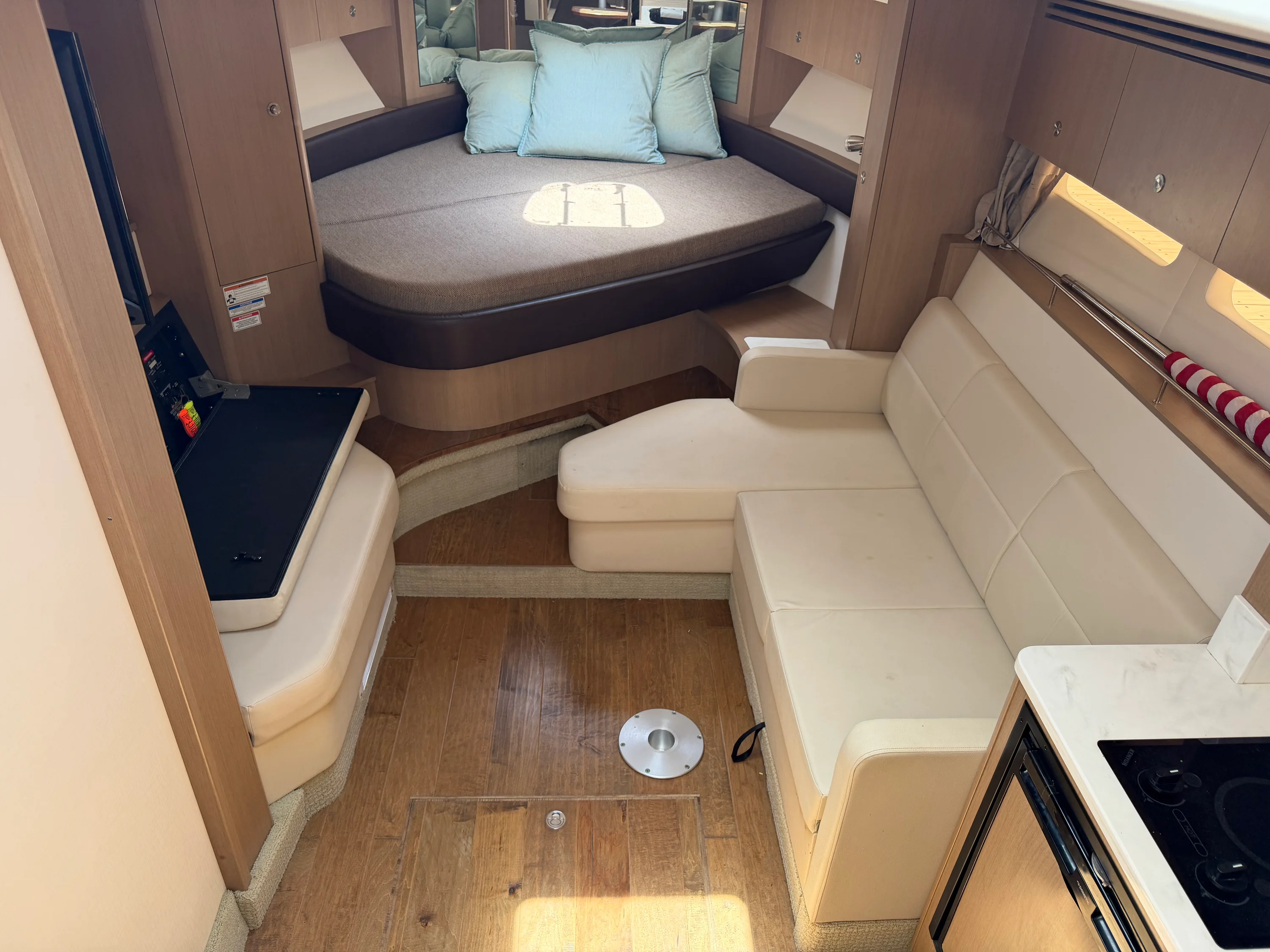 2019 Sea Ray Sundancer 350 Coupe Image Thumbnail #18