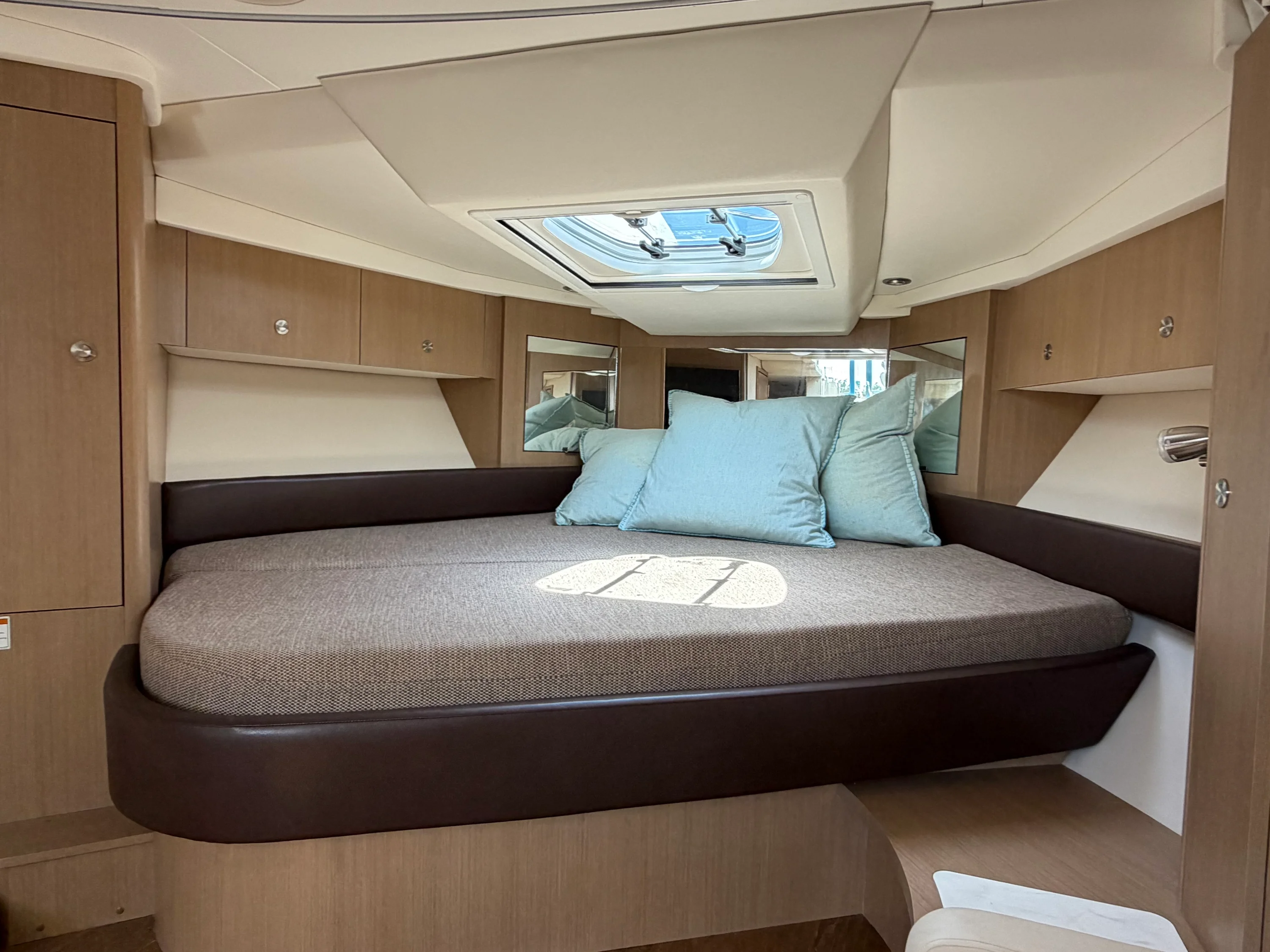 2019 Sea Ray Sundancer 350 Coupe Image Thumbnail #22