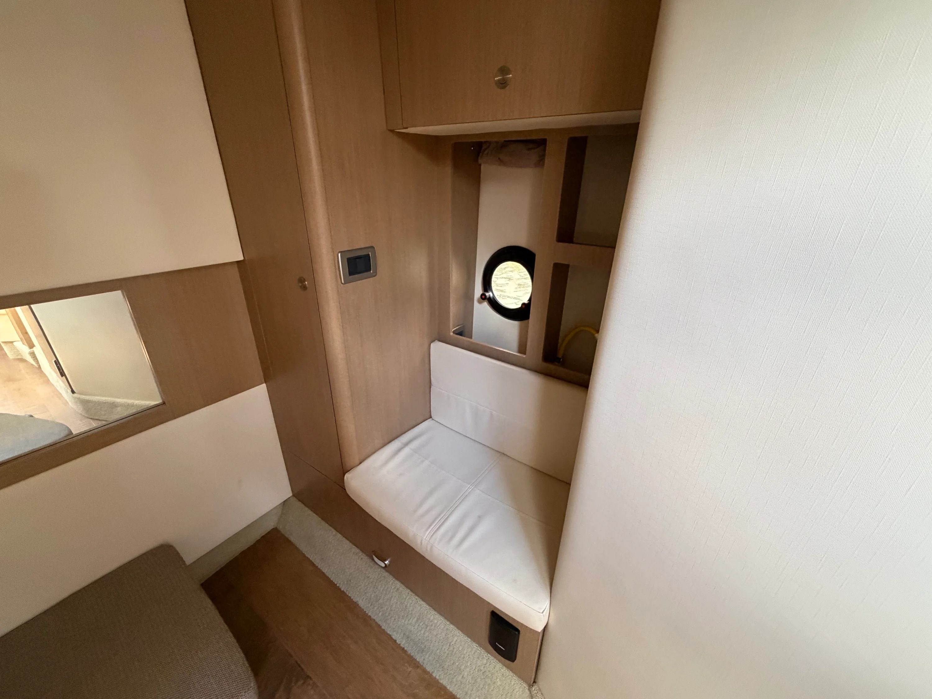 2019 Sea Ray Sundancer 350 Coupe Image Thumbnail #25