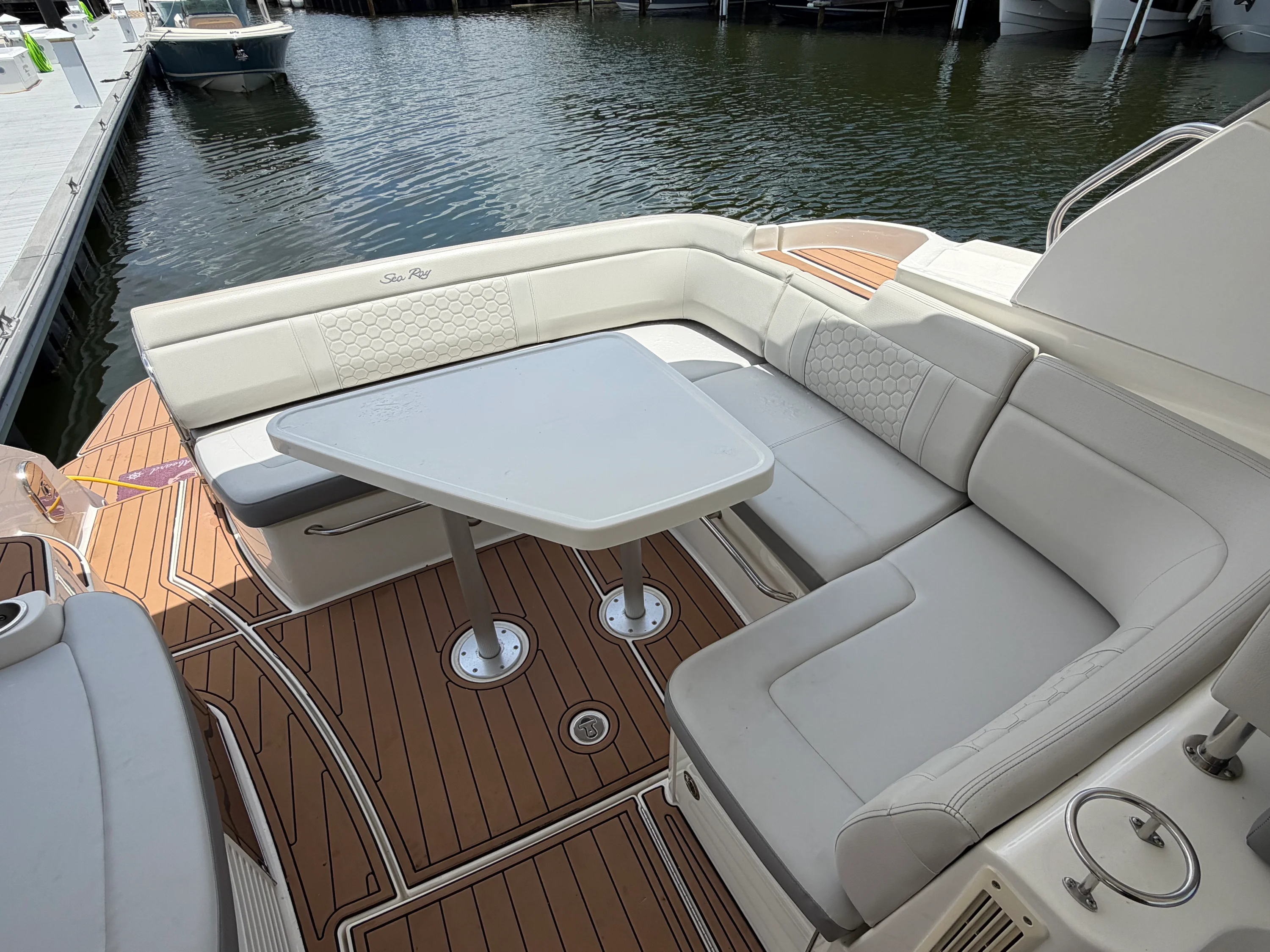 2019 Sea Ray Sundancer 350 Coupe Image Thumbnail #14