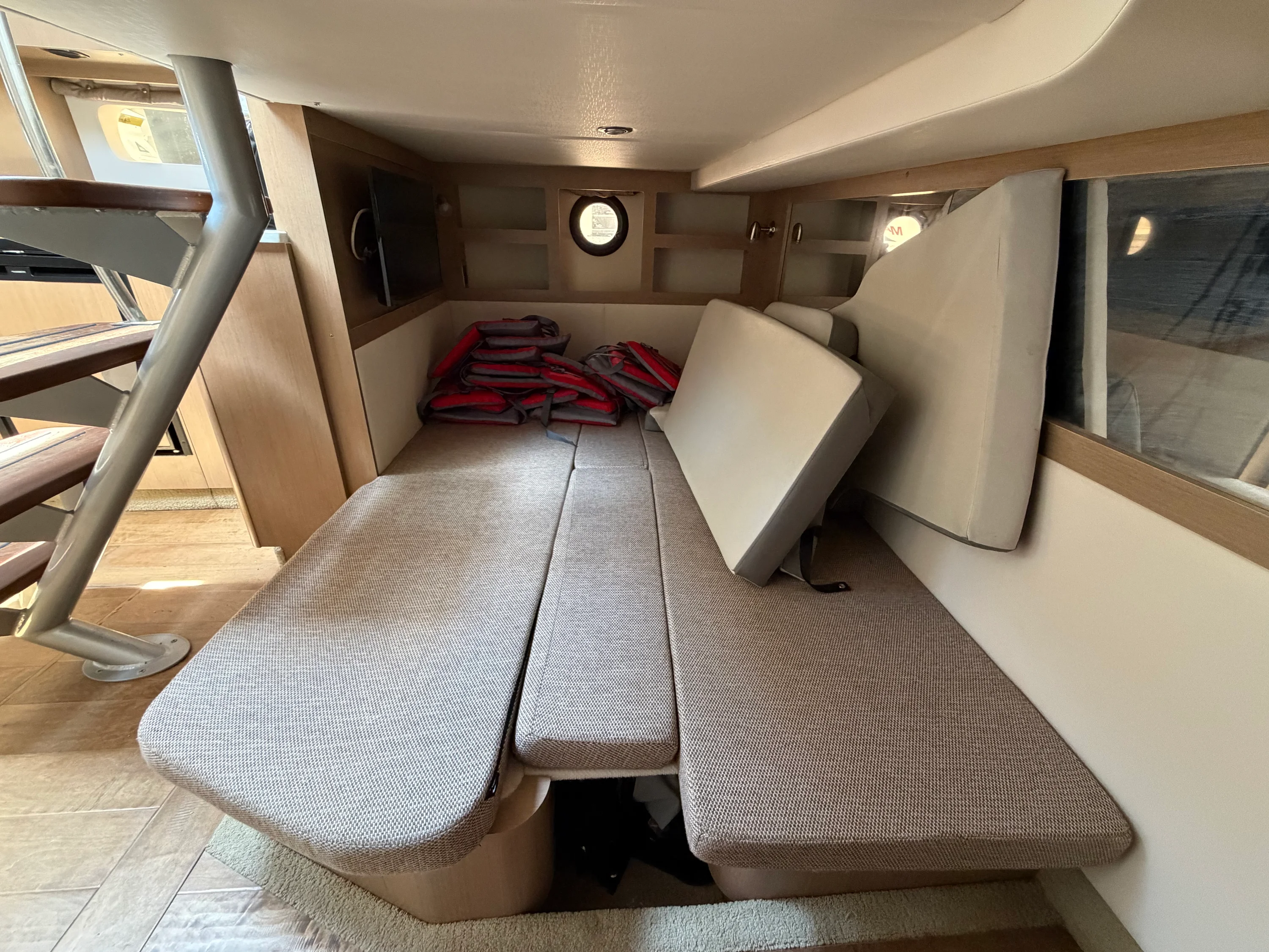 2019 Sea Ray Sundancer 350 Coupe Image Thumbnail #26